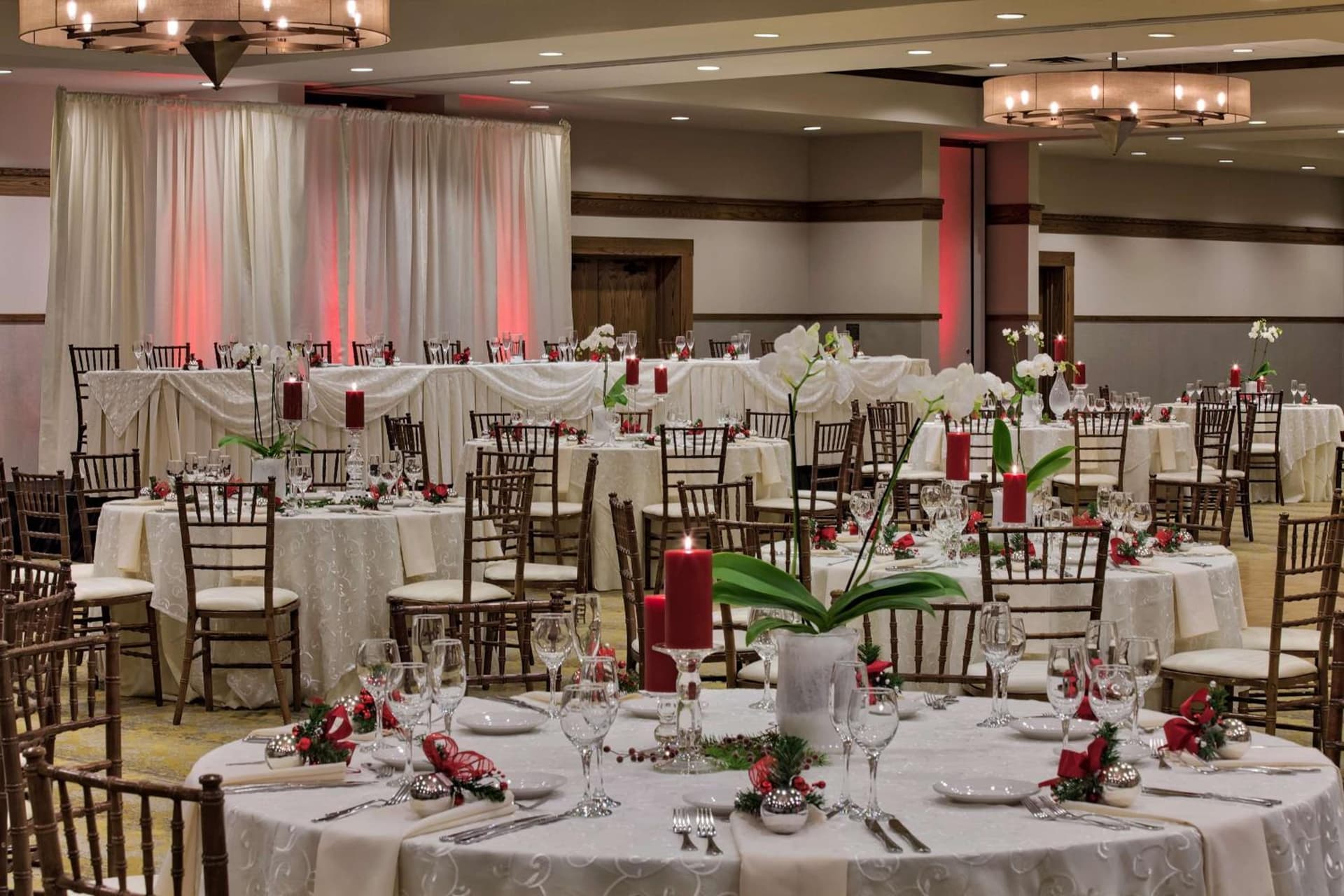 DoubleTree by Hilton Libertyville-Mundelein interior in Mundelein, IL — gallery photo 2