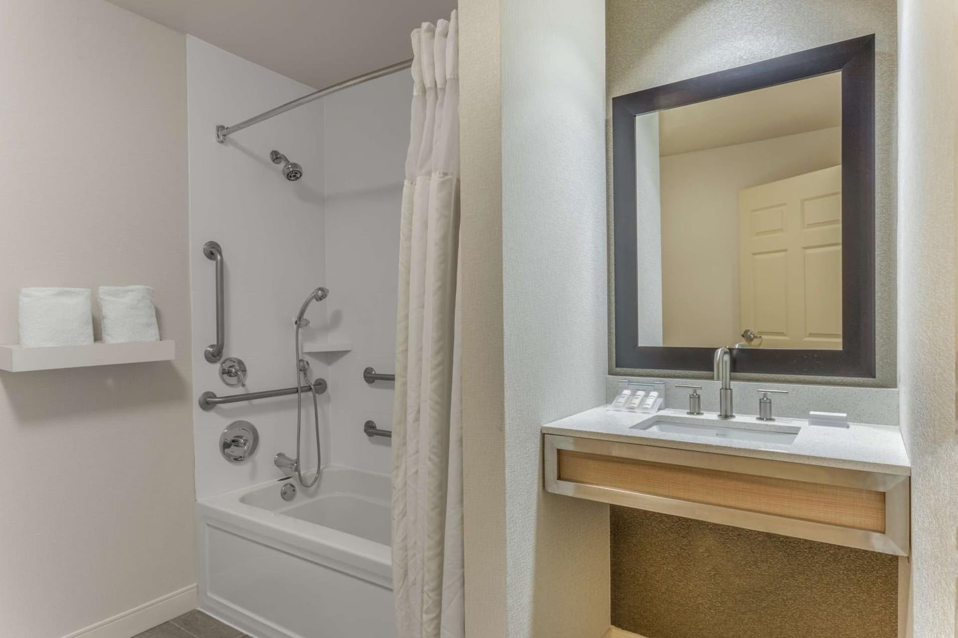 Hilton Garden Inn Saint Charles gallery photo in Saint Charles, IL — image 18