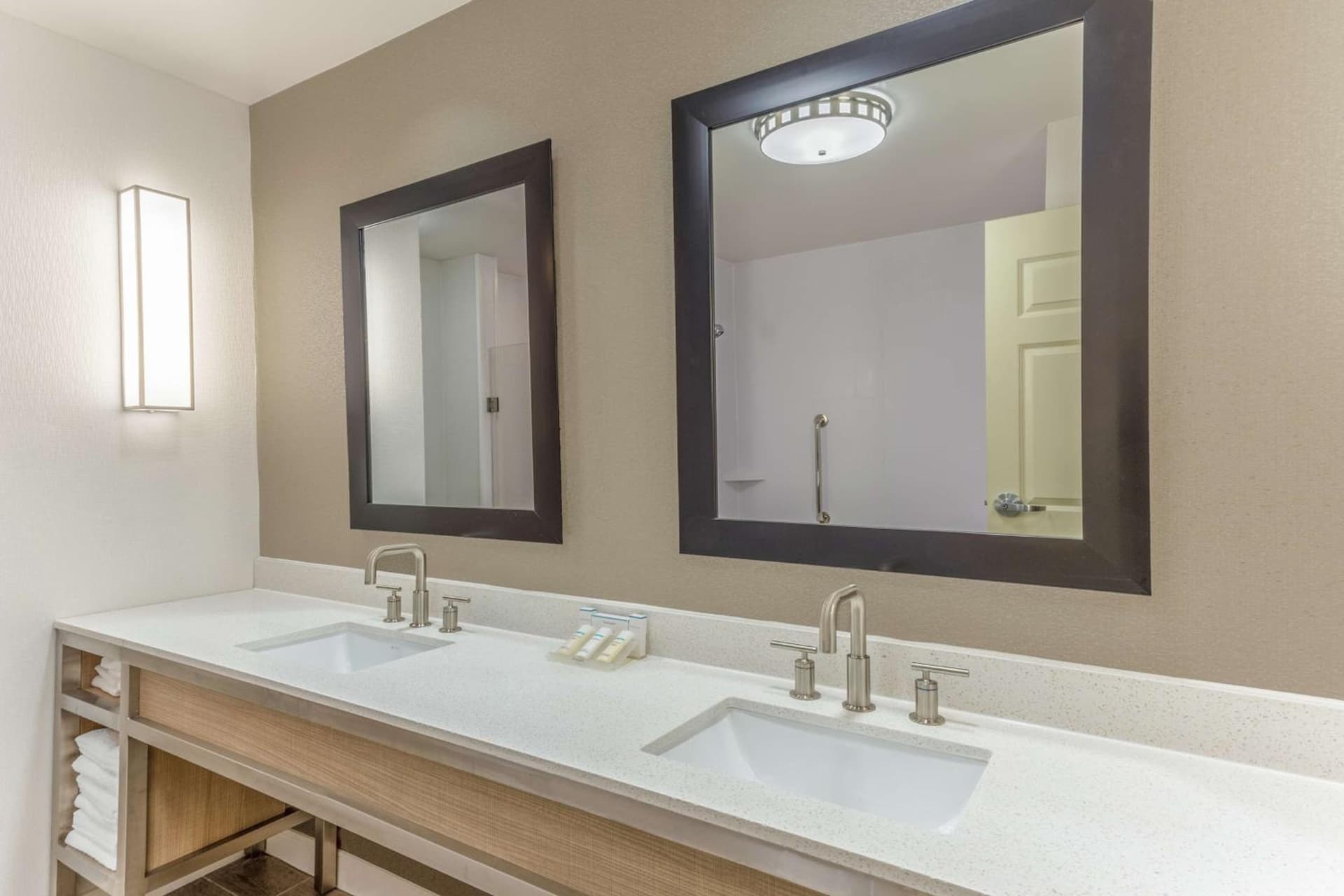 Hilton Garden Inn Saint Charles gallery photo in Saint Charles, IL — image 20
