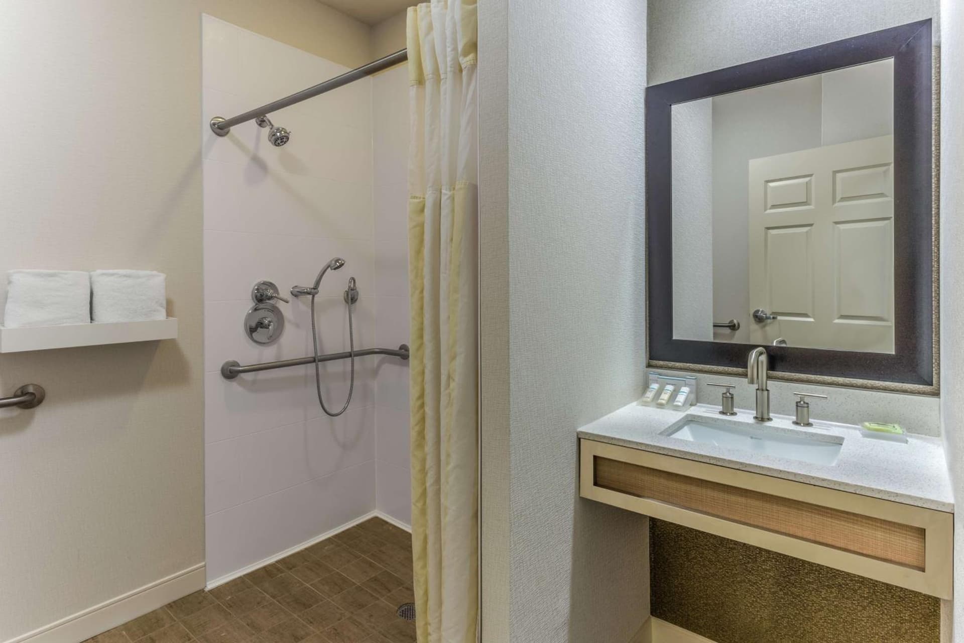 Hilton Garden Inn Saint Charles gallery photo in Saint Charles, IL — image 16