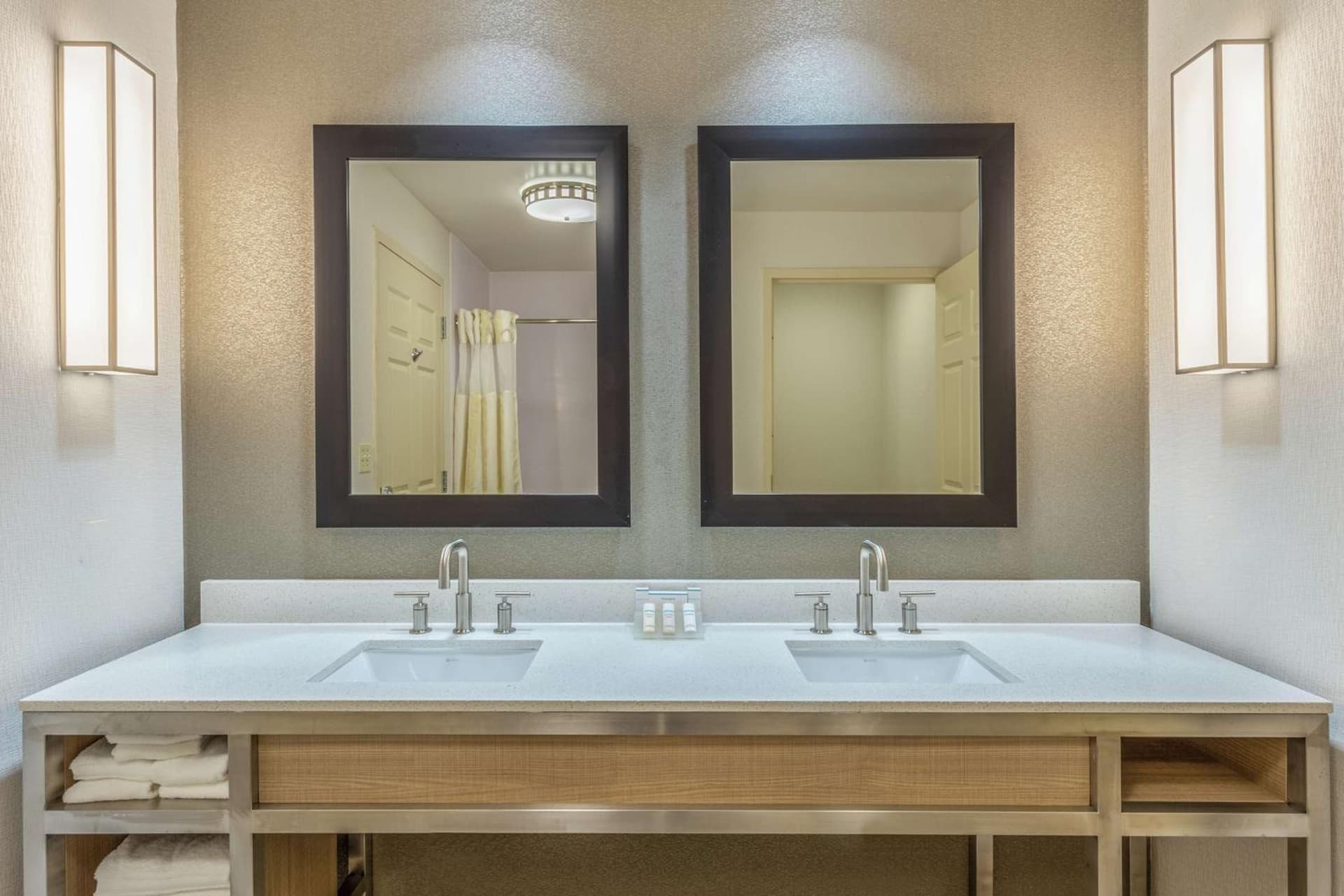 Hilton Garden Inn Saint Charles gallery photo in Saint Charles, IL — image 25