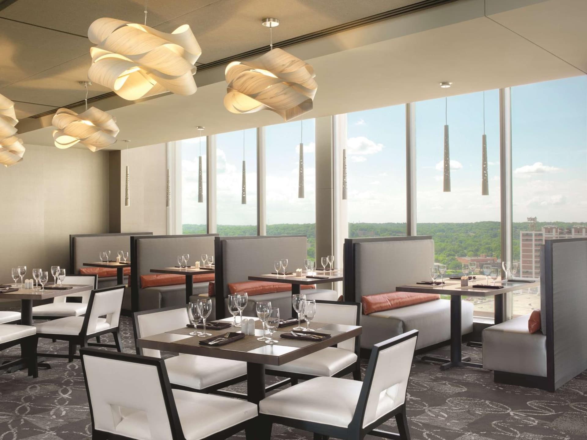 DoubleTree by Hilton Hotel Cedar Rapids Convention Complex gallery photo in Cedar Rapids, IA — image 33