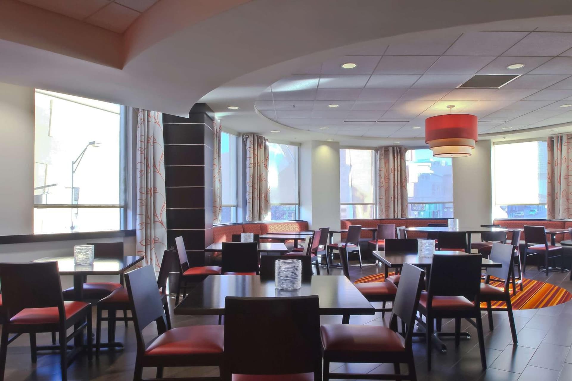 Hampton Inn & Suites Columbus-Downtown, Ohio gallery photo in Columbus, OH — image 8
