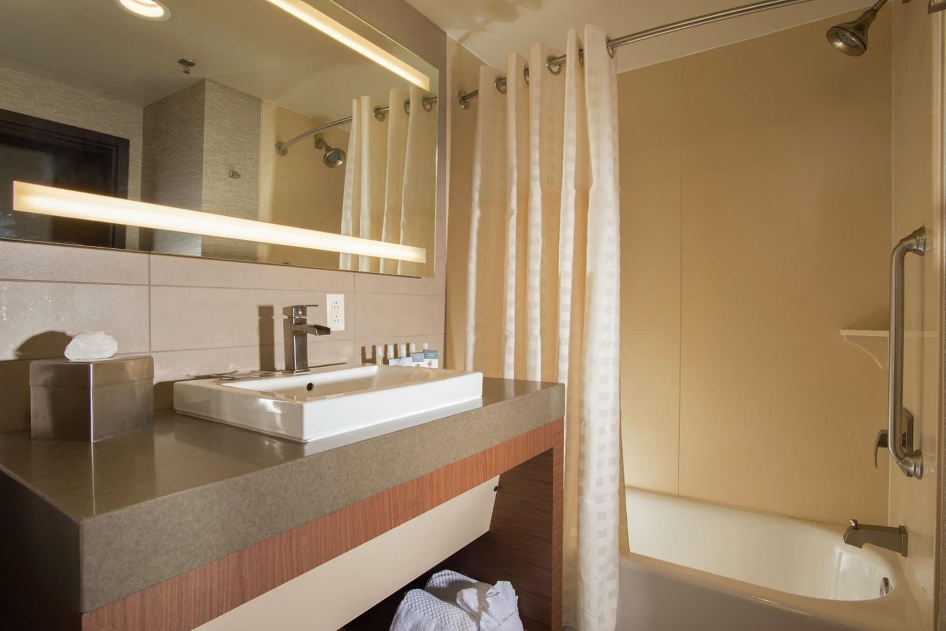 The Broadway Columbia - a DoubleTree by Hilton Hotel gallery photo in Columbia, MO — image 24