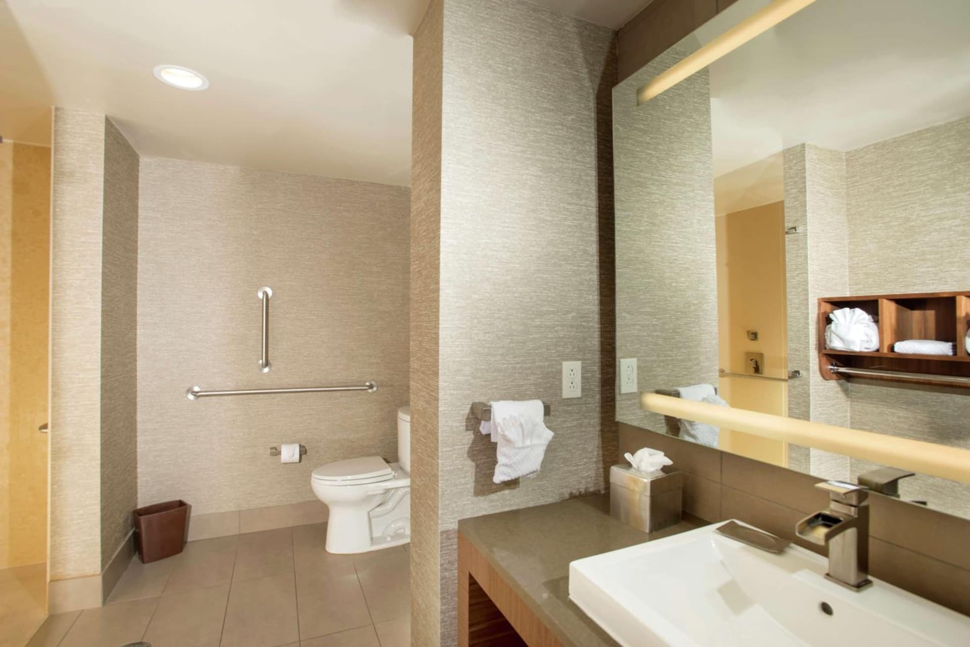 The Broadway Columbia - a DoubleTree by Hilton Hotel gallery photo in Columbia, MO — image 23