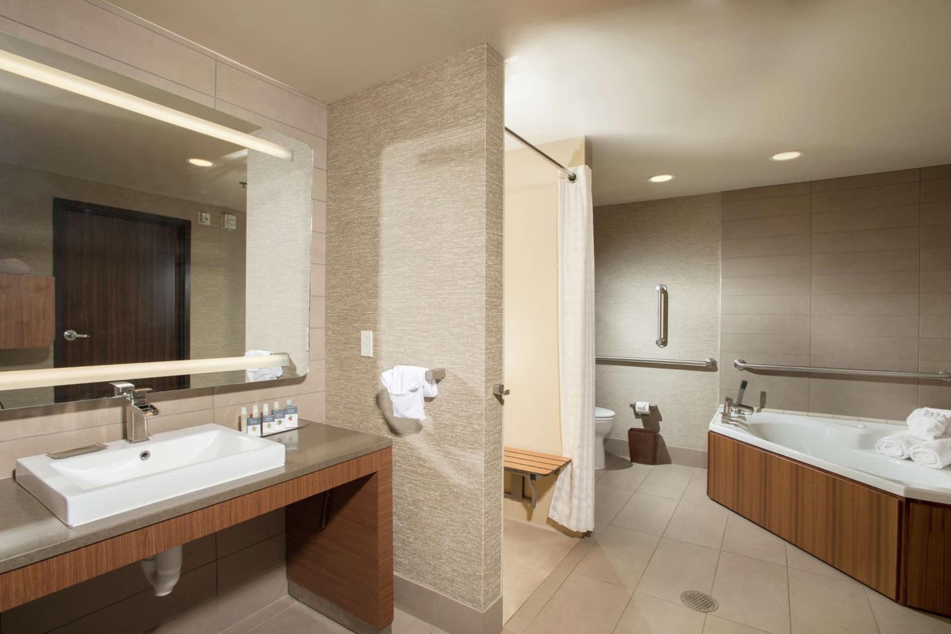 The Broadway Columbia - a DoubleTree by Hilton Hotel gallery photo in Columbia, MO — image 19