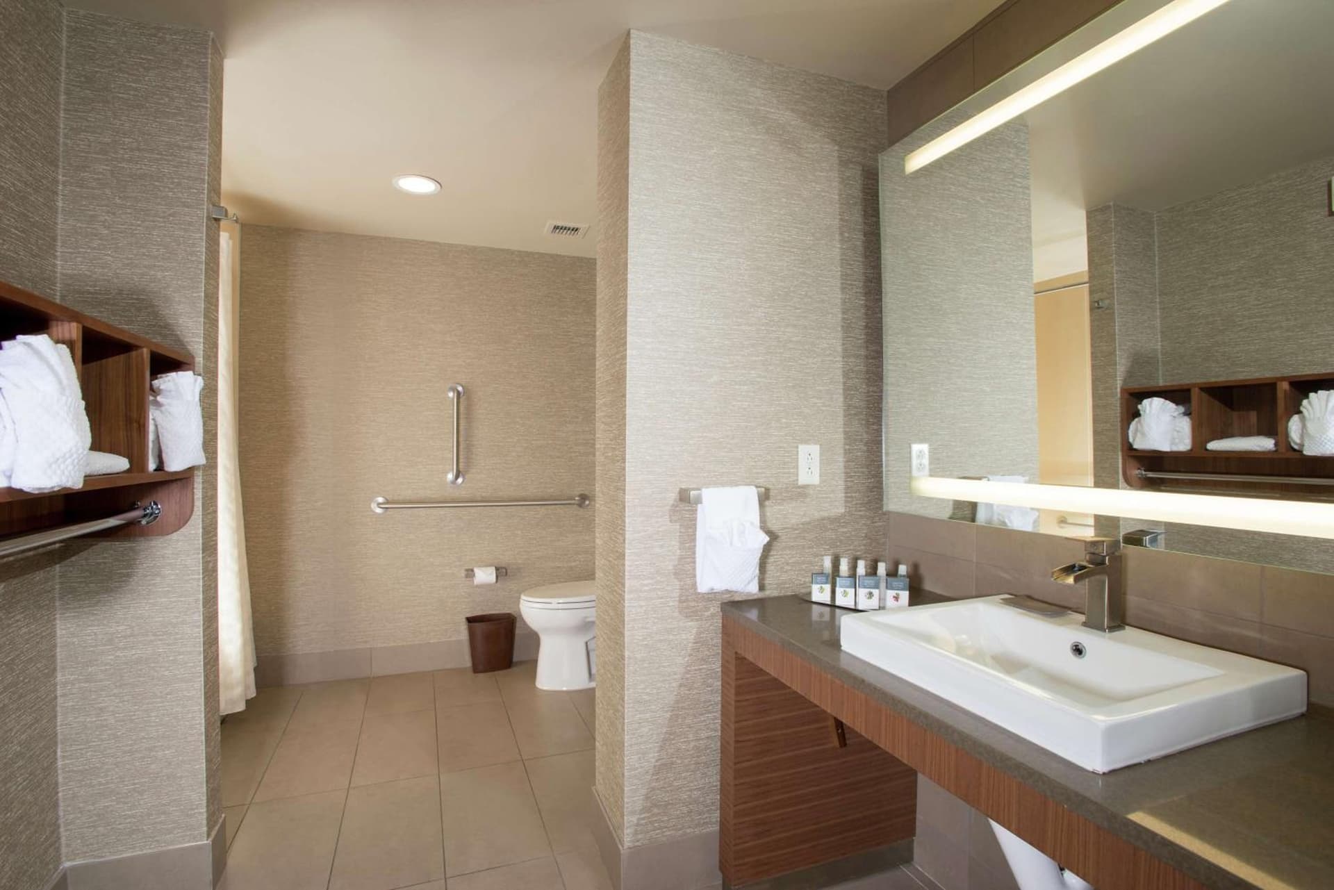 The Broadway Columbia - a DoubleTree by Hilton Hotel gallery photo in Columbia, MO — image 31