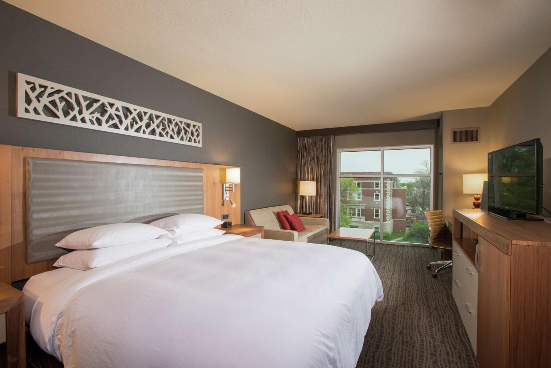 The Broadway Columbia - a DoubleTree by Hilton Hotel gallery photo in Columbia, MO — image 9