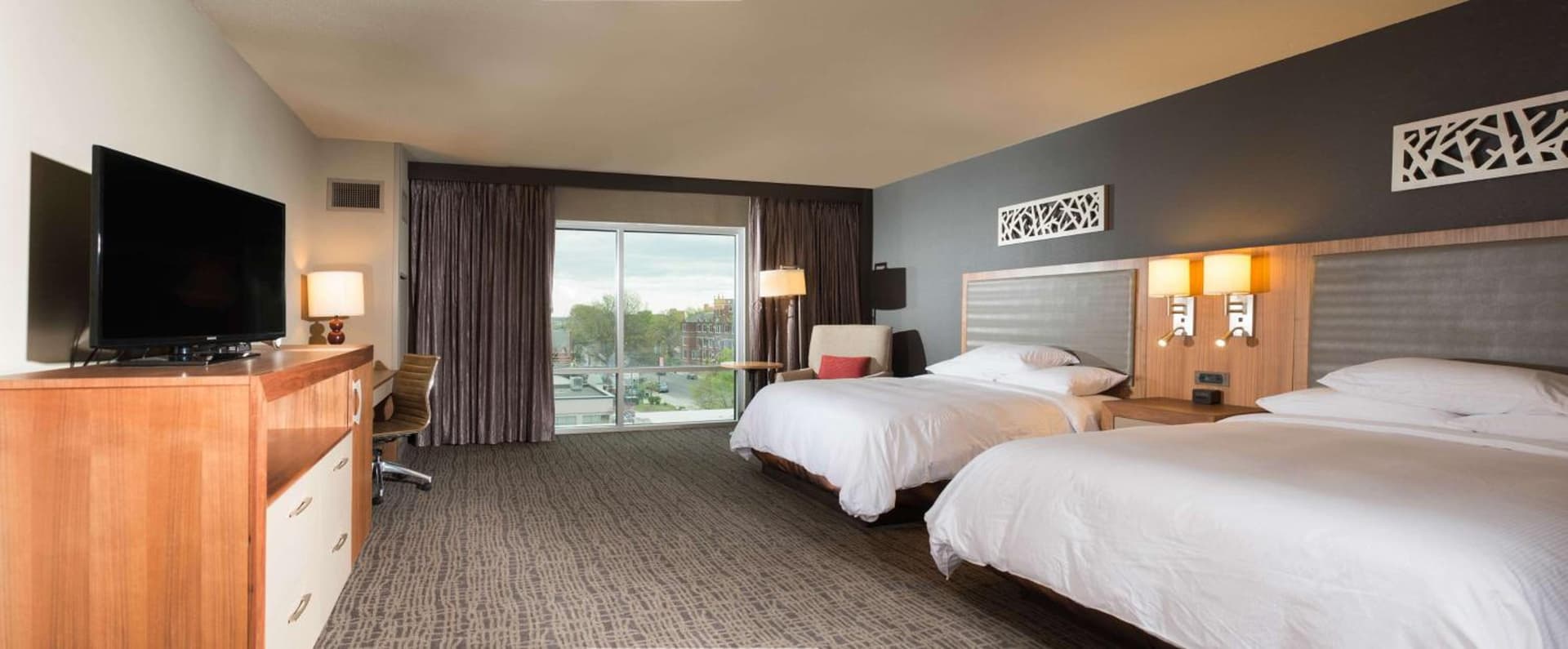 The Broadway Columbia - a DoubleTree by Hilton Hotel interior in Columbia, MO — gallery photo 2