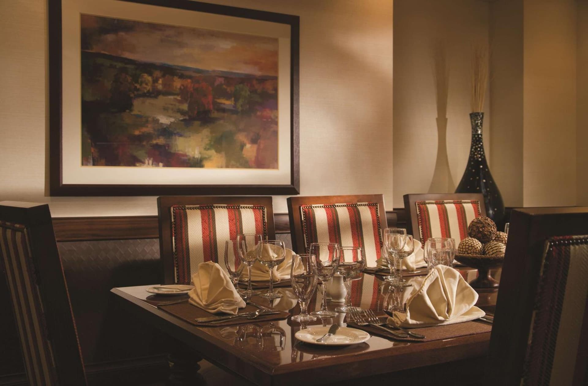 DoubleTree by Hilton Cincinnati Airport interior in Hebron, KY — gallery photo 2
