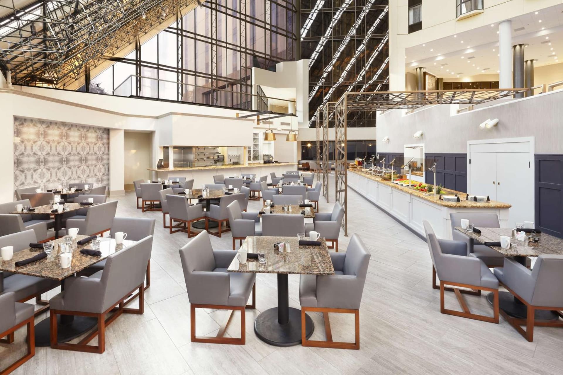 DoubleTree by Hilton Dallas Near the Galleria gallery photo in Dallas, TX — image 4