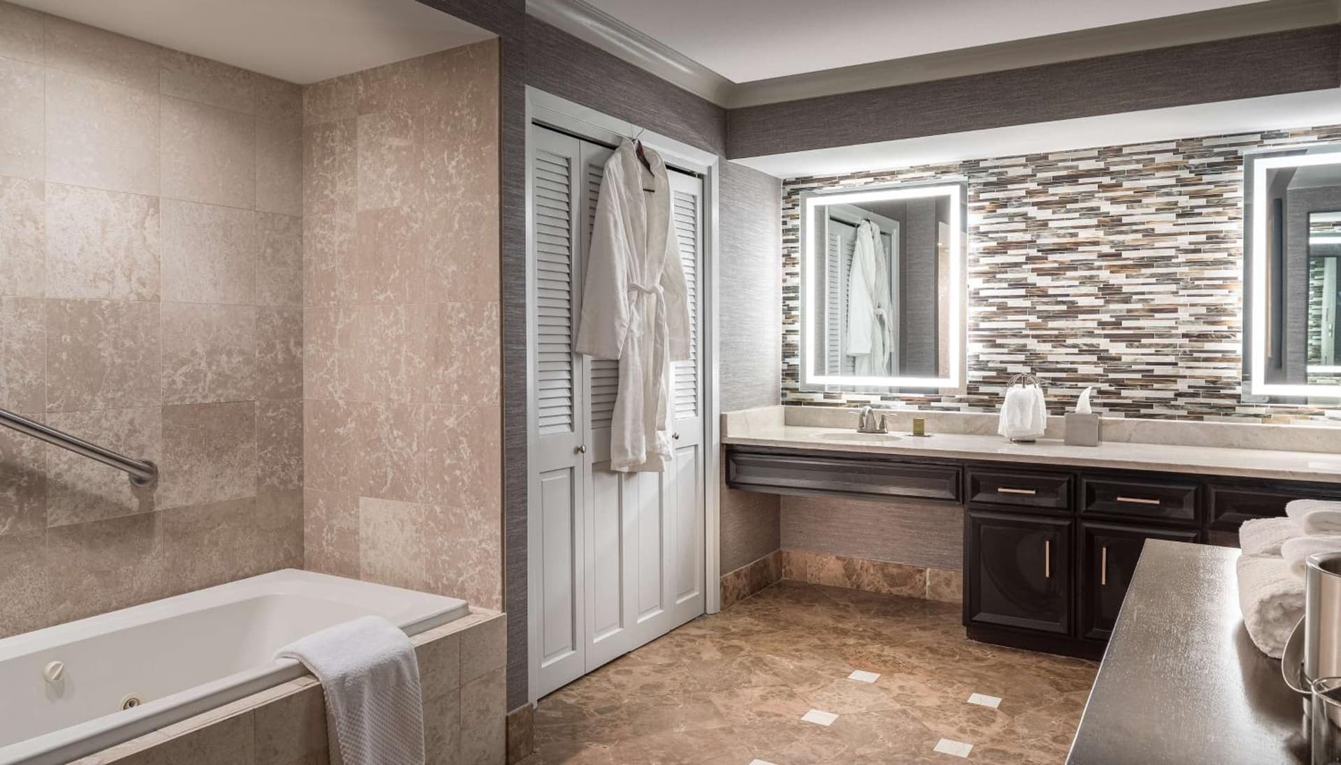 DoubleTree by Hilton Dallas Near the Galleria gallery photo in Dallas, TX — image 37