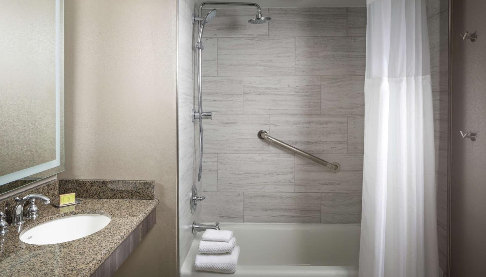 DoubleTree by Hilton Dallas Near the Galleria gallery photo in Dallas, TX — image 9