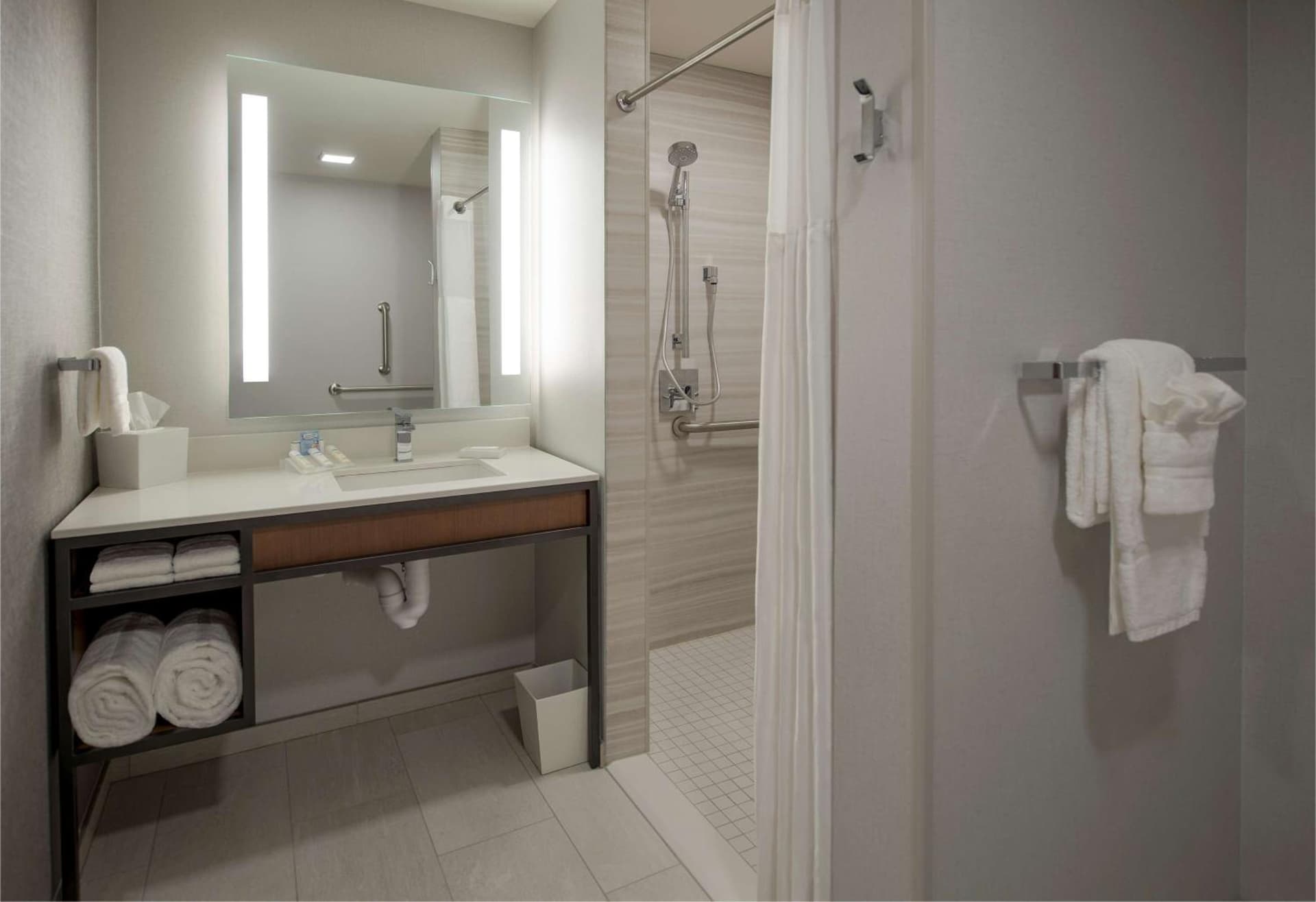 DoubleTree by Hilton Dallas Near the Galleria gallery photo in Dallas, TX — image 8