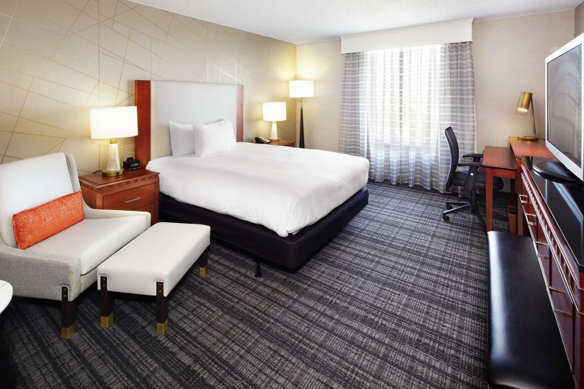 DoubleTree by Hilton Dallas Near the Galleria interior in Dallas, TX — gallery photo 2