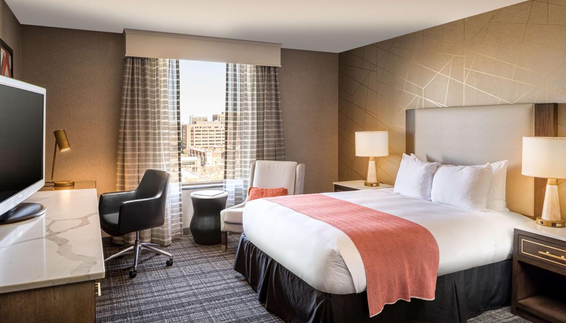 DoubleTree by Hilton Dallas Near the Galleria gallery photo in Dallas, TX — image 13