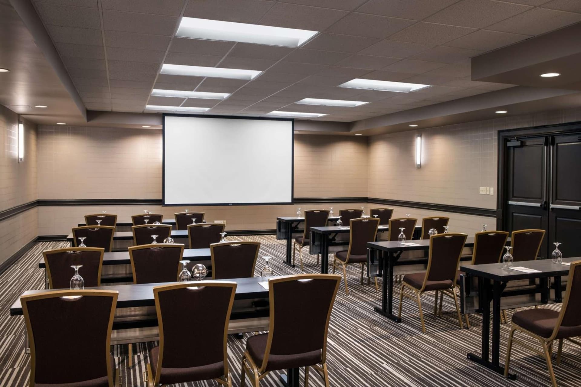 DoubleTree by Hilton Denver Tech interior in Greenwood Village, CO — gallery photo 2