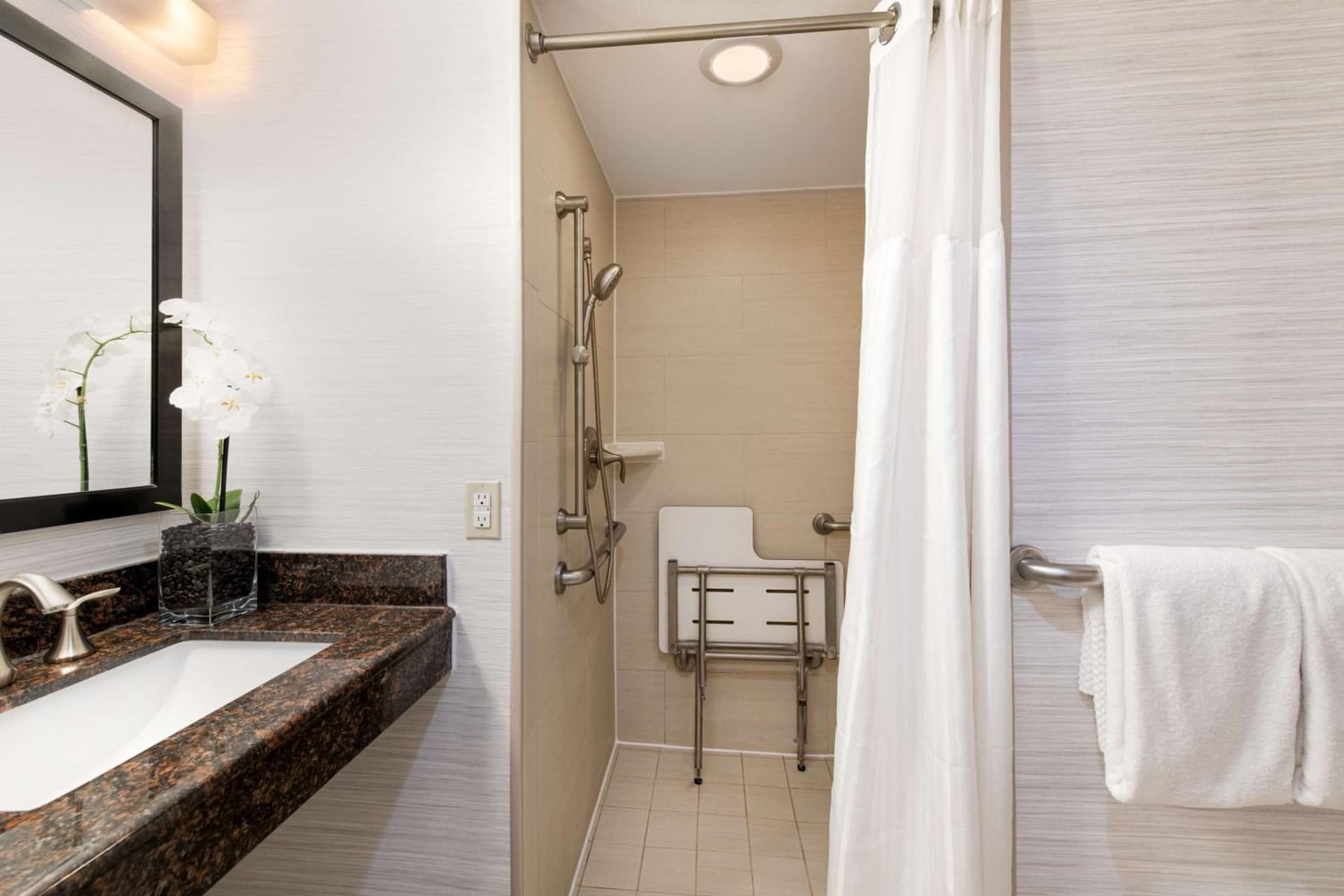 DoubleTree by Hilton Hotel Denver - Thornton gallery photo in Thornton, CO — image 25