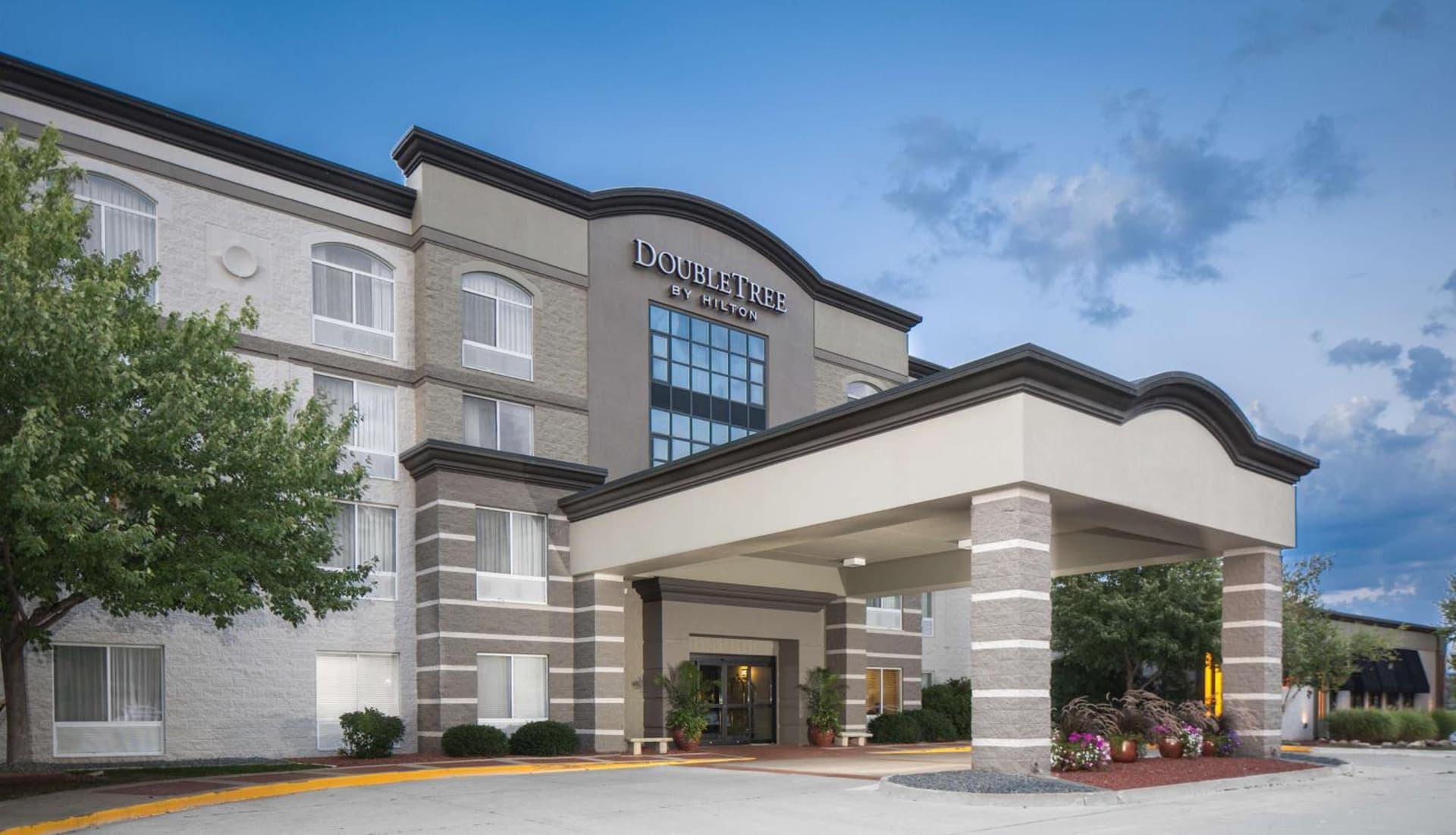 Hilton Garden Inn Des Moines Airport featured exterior or lobby in Des Moines, IA — similar hotel