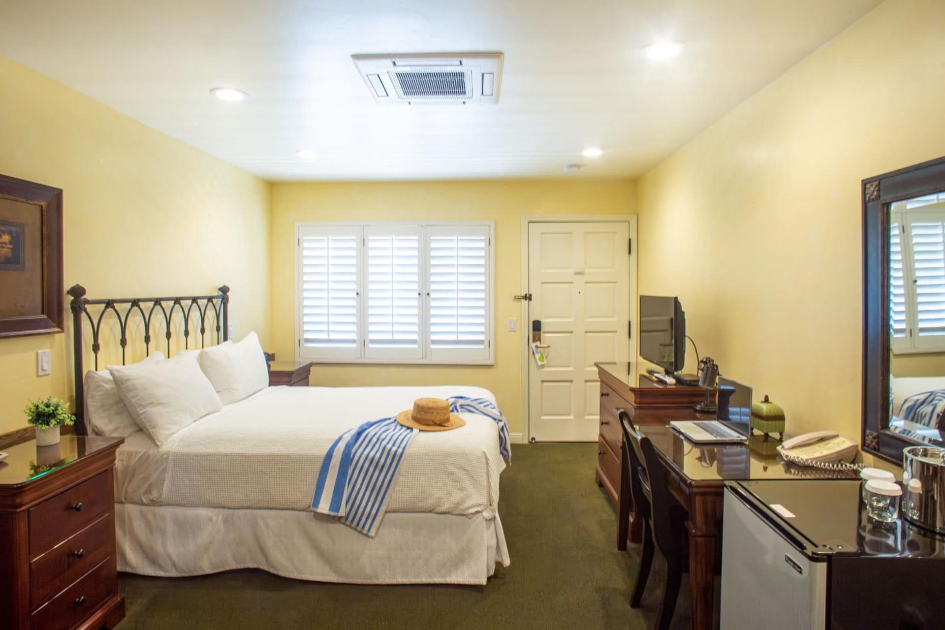 Castillo Inn at the Beach gallery photo in Santa Barbara, CA — image 39