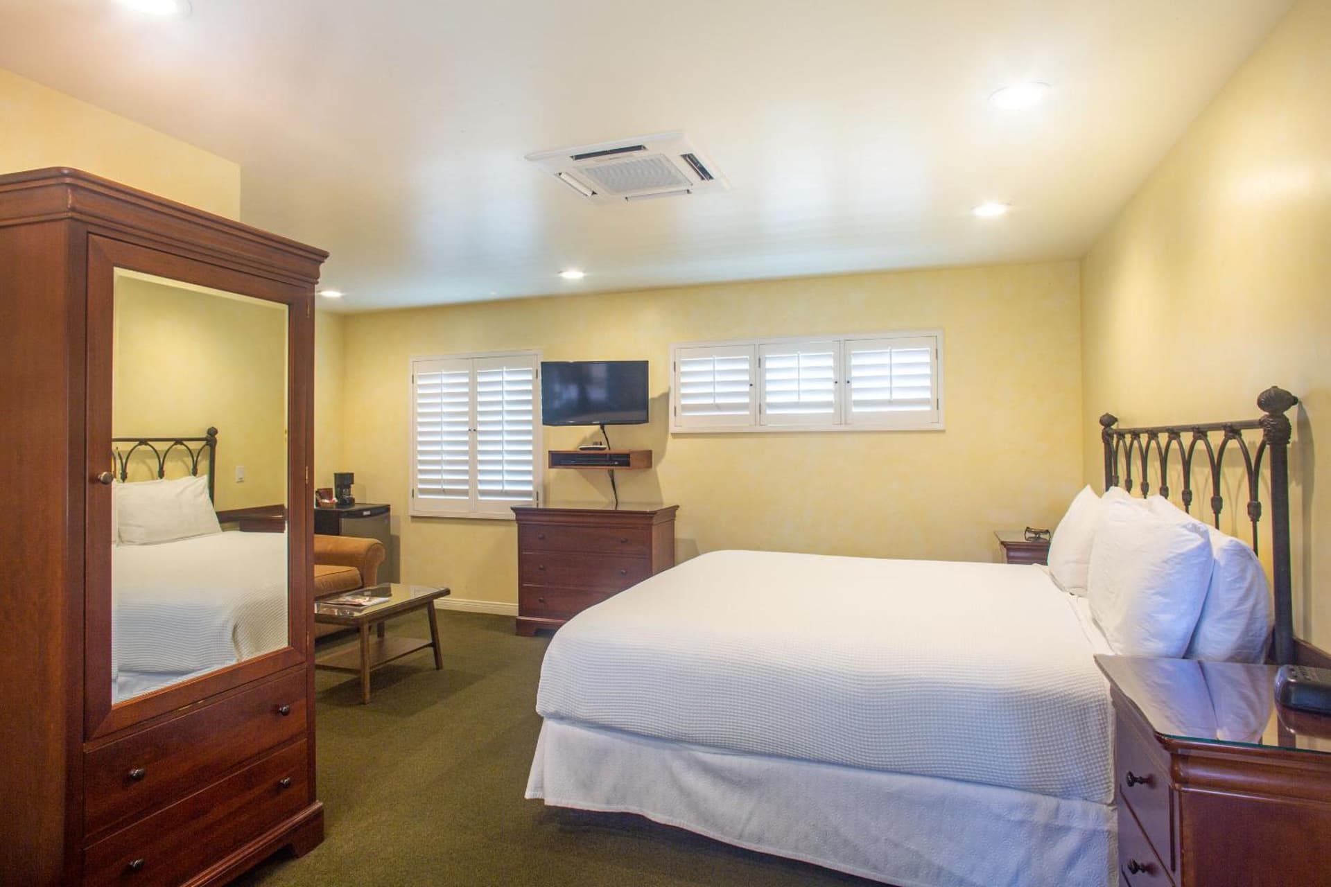 Castillo Inn at the Beach gallery photo in Santa Barbara, CA — image 32