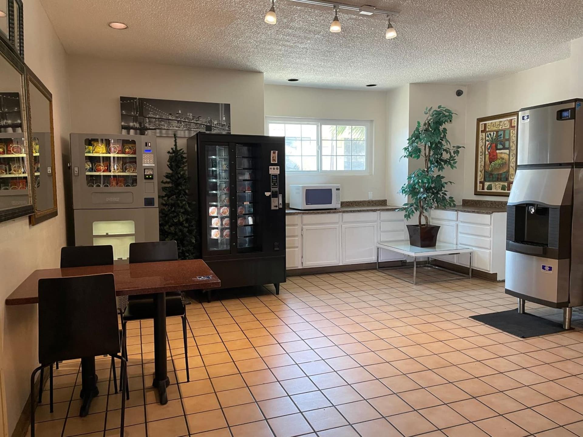 Grand Inn gallery photo in Fullerton, CA — image 42
