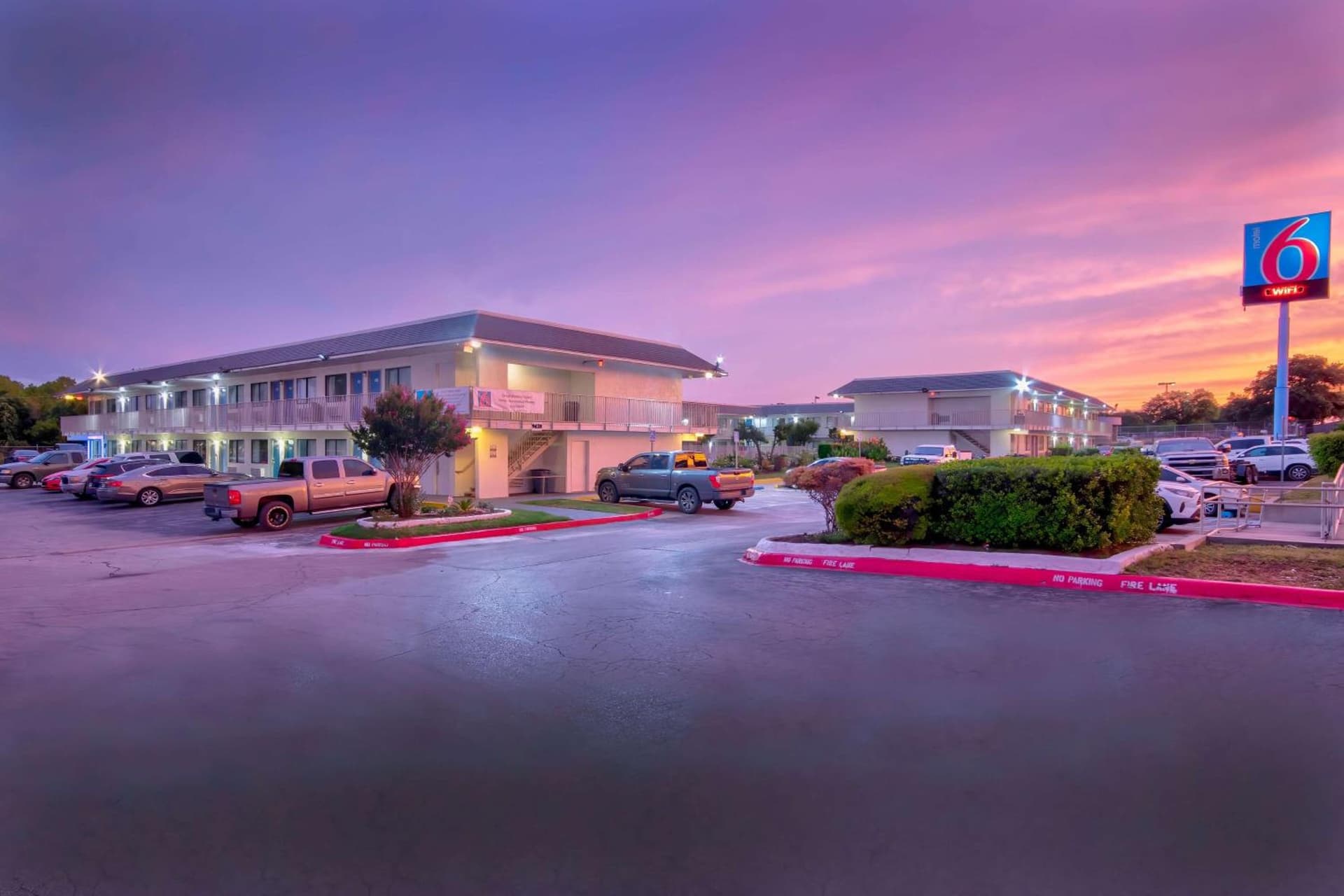 Motel 6-Austin, TX - North interior in Austin, TX — gallery photo 2