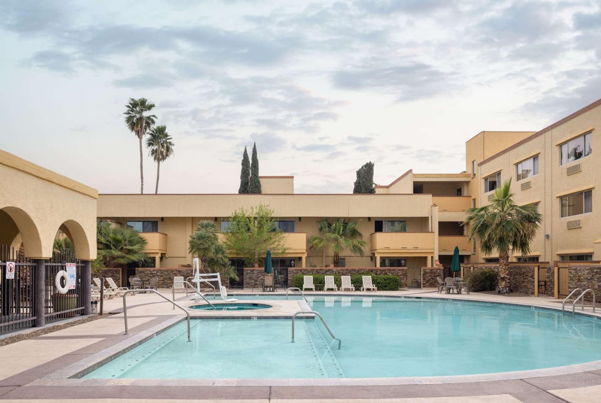 Spark by Hilton Tucson Reid Park interior in Tucson, AZ — gallery photo 2