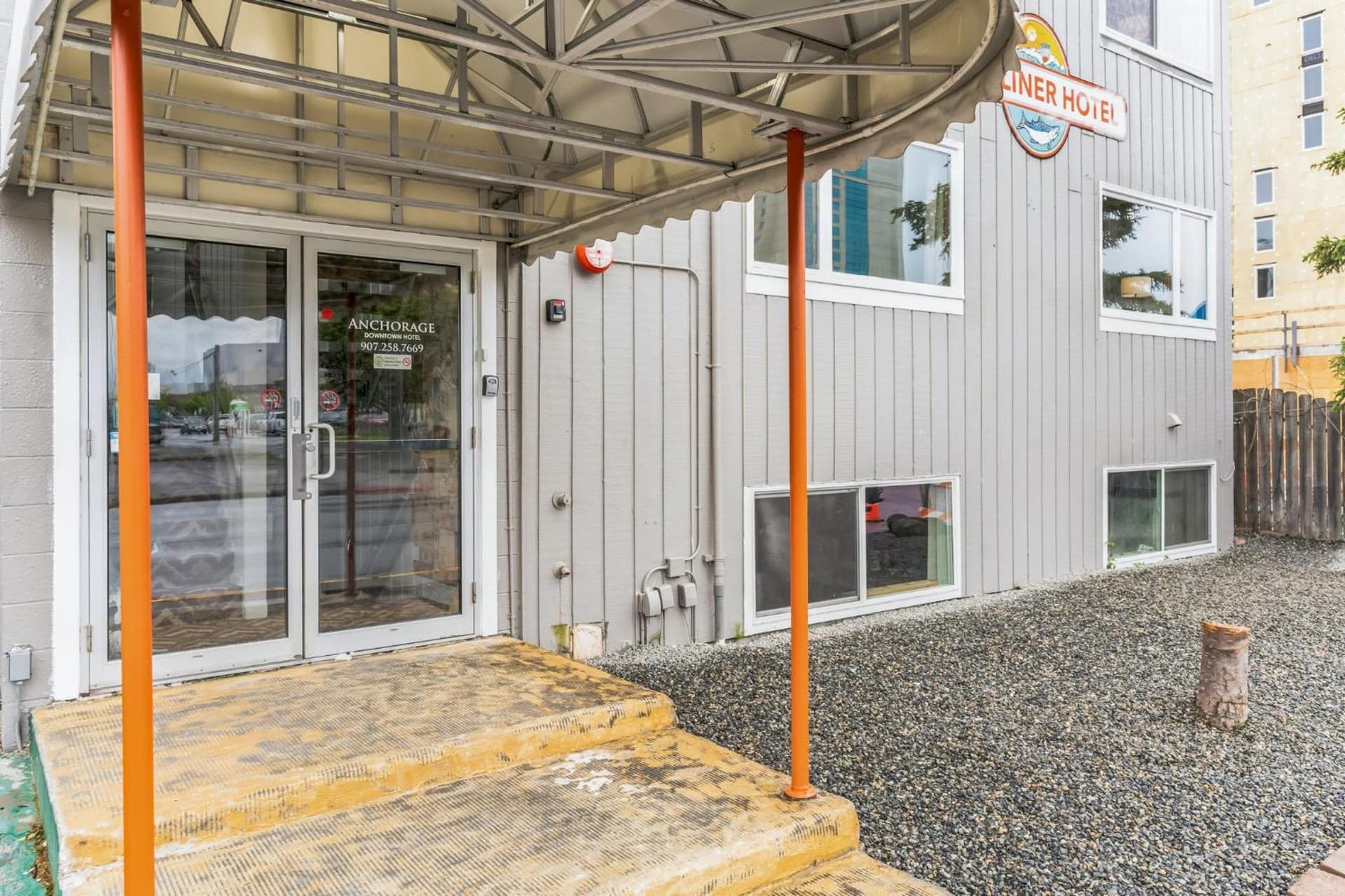 Highliner Hotel - Queen Suites featured exterior or lobby in Anchorage, AK — similar hotel
