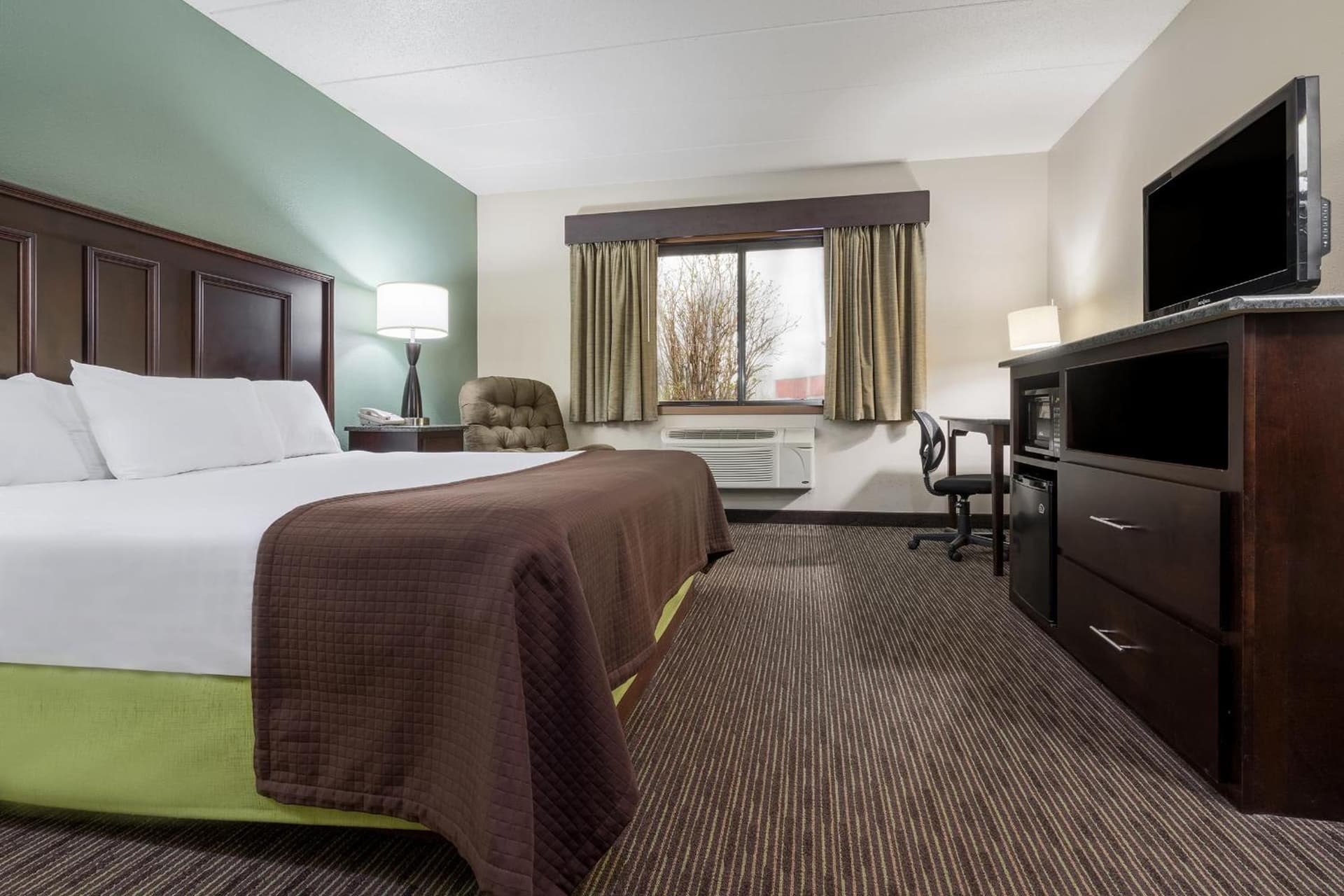 AmericInn by Wyndham West Salem gallery photo in West Salem, WI — image 11