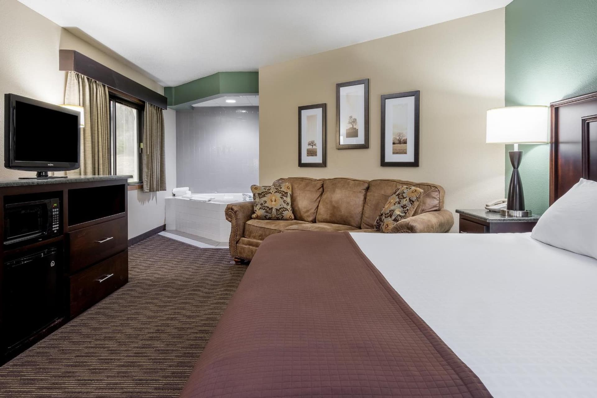AmericInn by Wyndham West Salem gallery photo in West Salem, WI — image 6
