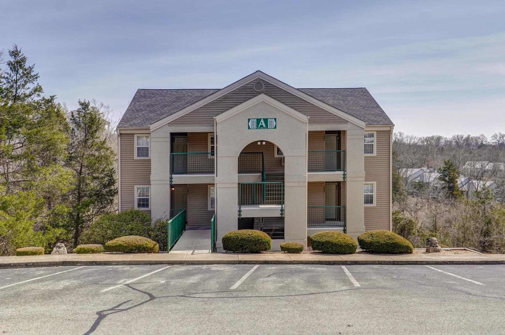 Cozy Top Floor 2BR Condo with View and Amenities!! property views in Branson, MO — gallery photo 3