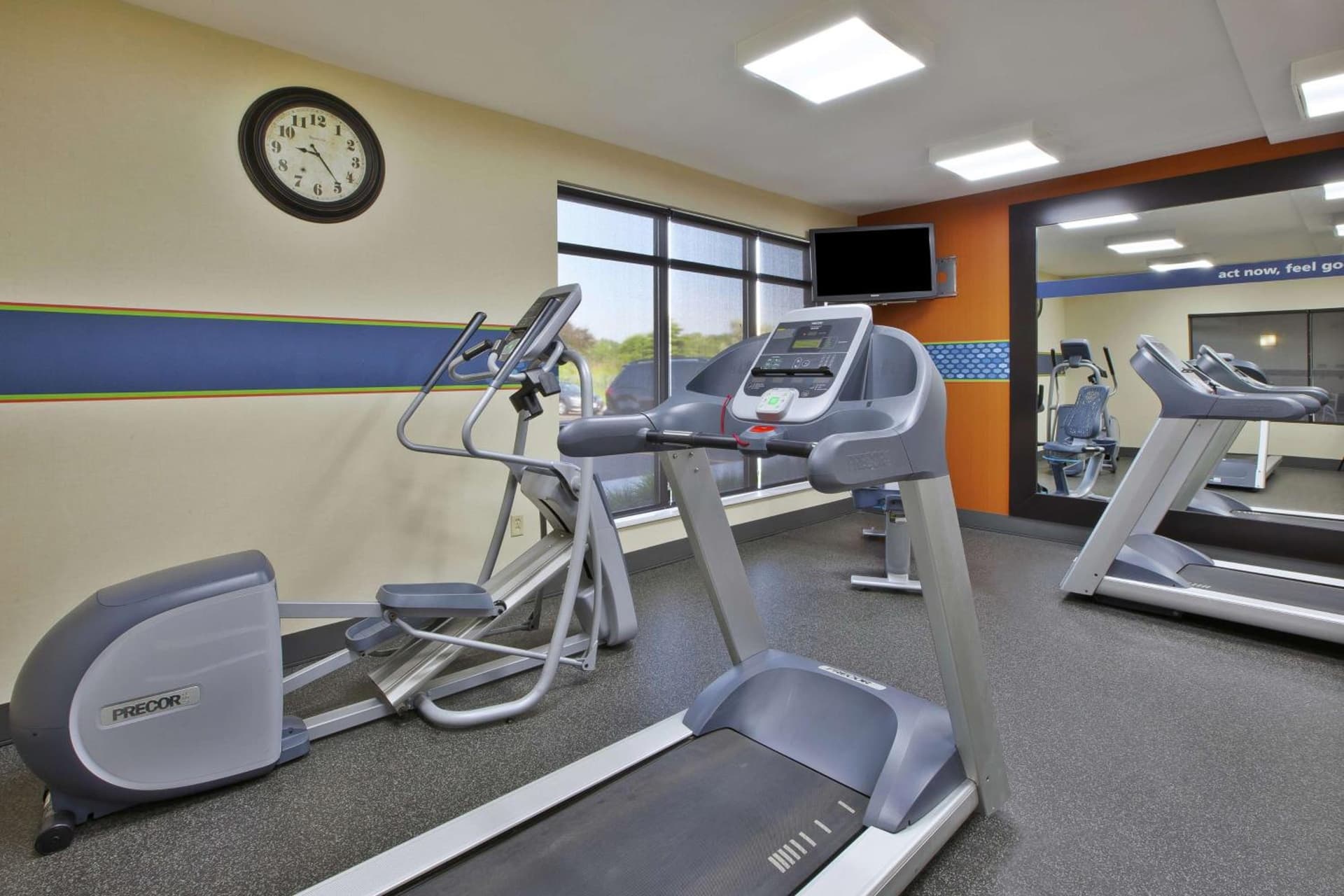 Hampton Inn Commerce/Novi gallery photo in Walled Lake, MI — image 30