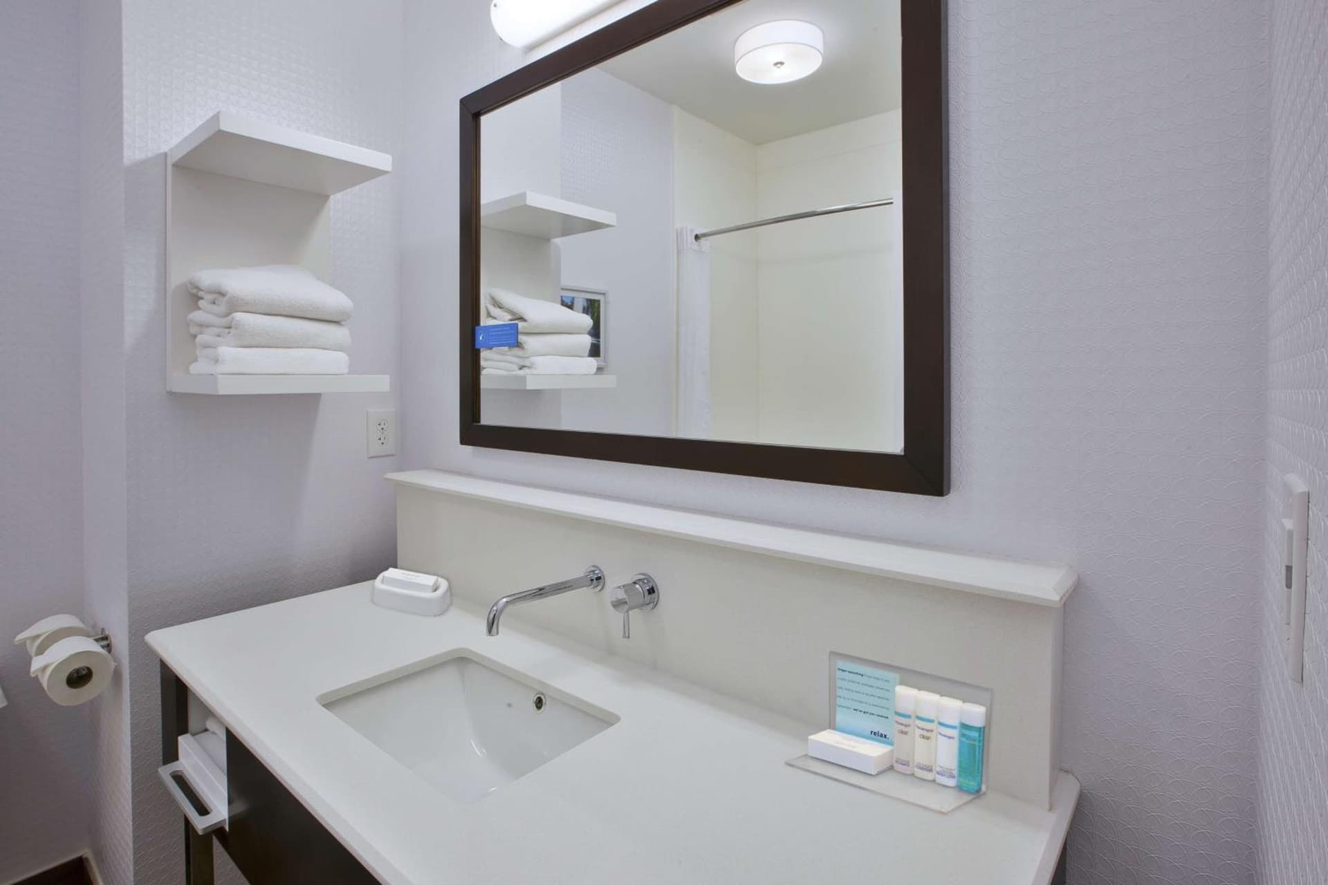 Hampton Inn Commerce/Novi gallery photo in Walled Lake, MI — image 41