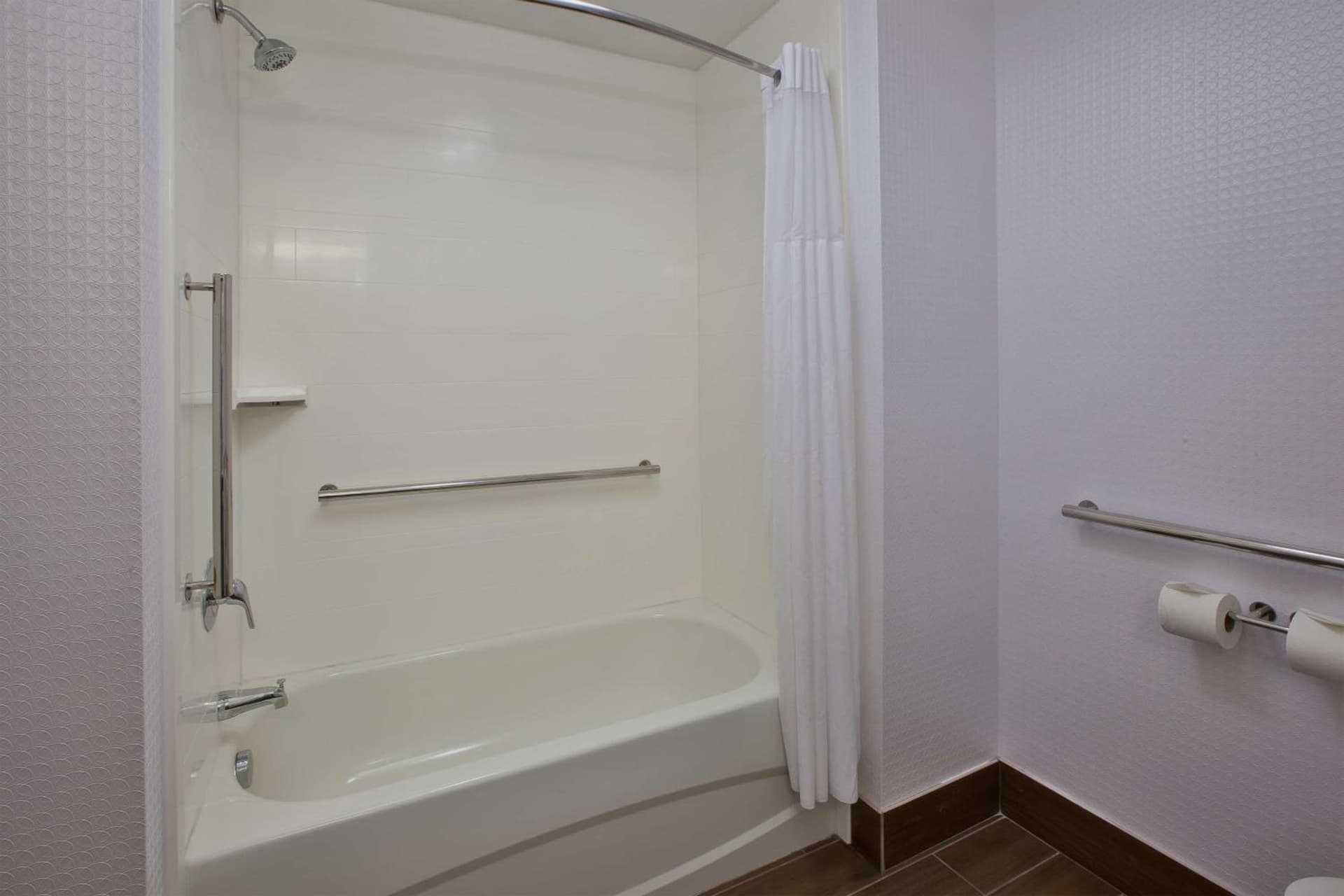 Hampton Inn Commerce/Novi gallery photo in Walled Lake, MI — image 31
