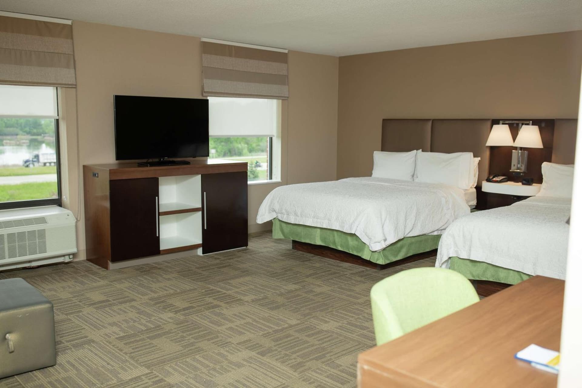 Hampton Inn Commerce/Novi interior in Walled Lake, MI — gallery photo 2