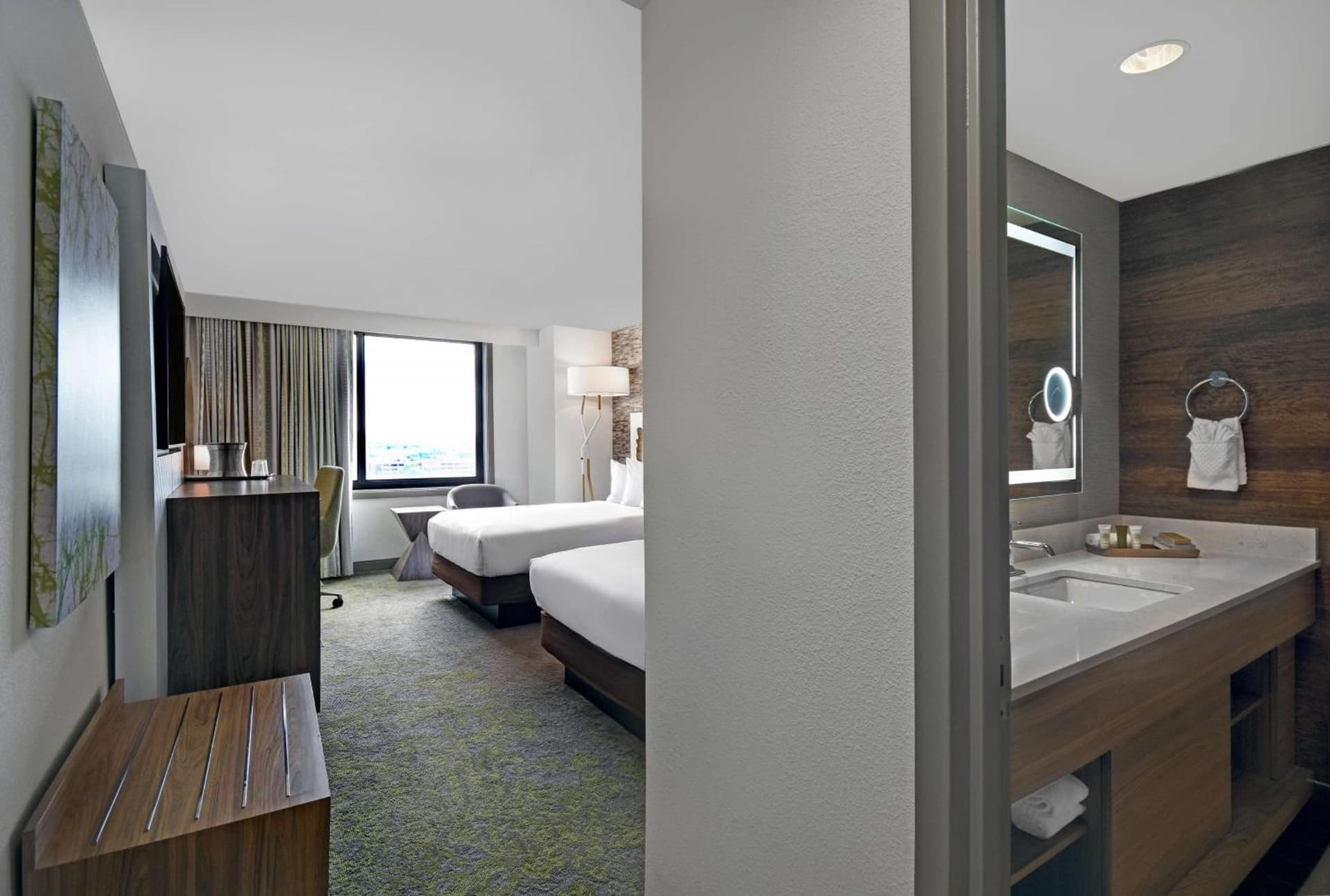 Hilton Hasbrouck Heights-Meadowlands interior in Hasbrouck Heights, NJ — gallery photo 2