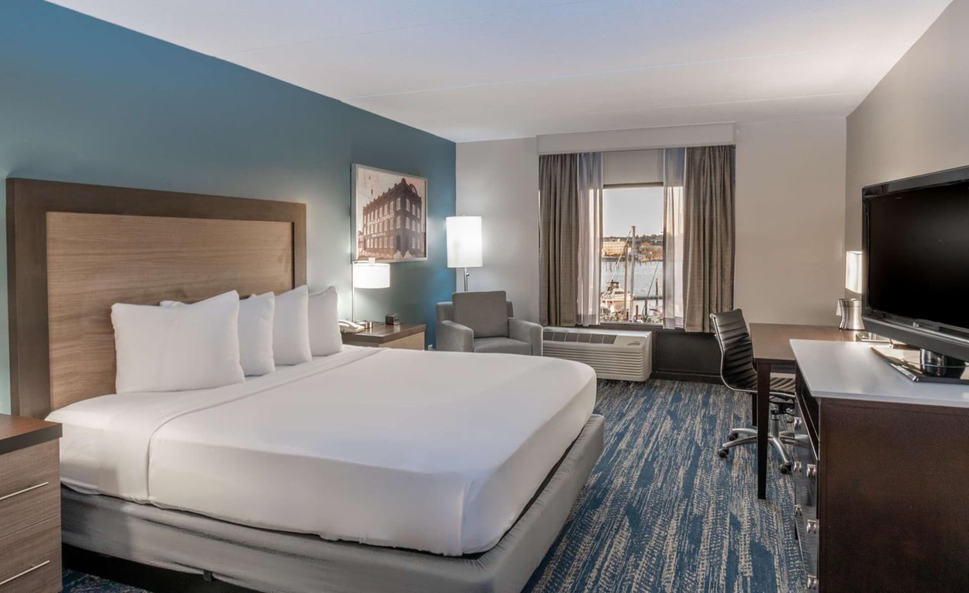 DoubleTree by Hilton New Bern - Riverfront gallery photo in New Bern, NC — image 6