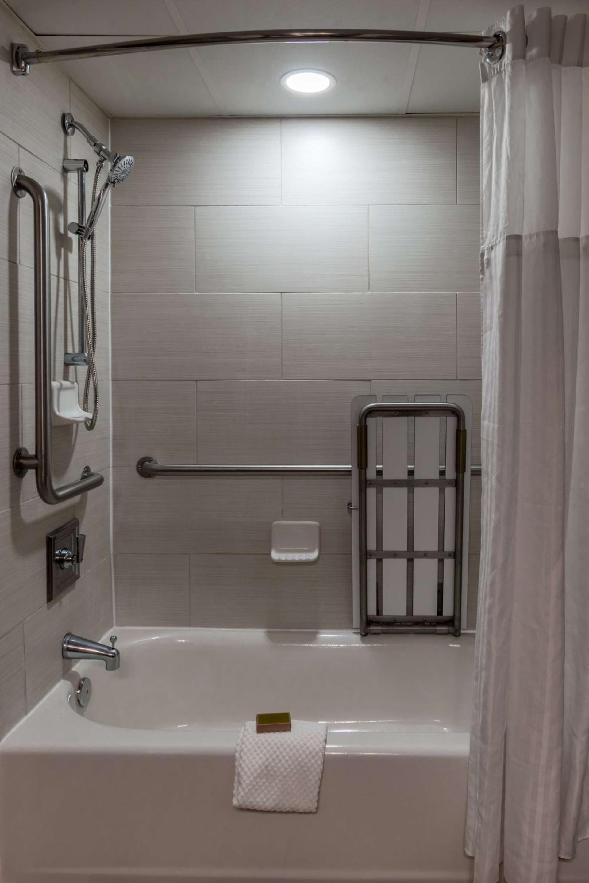 DoubleTree by Hilton New Bern - Riverfront gallery photo in New Bern, NC — image 33