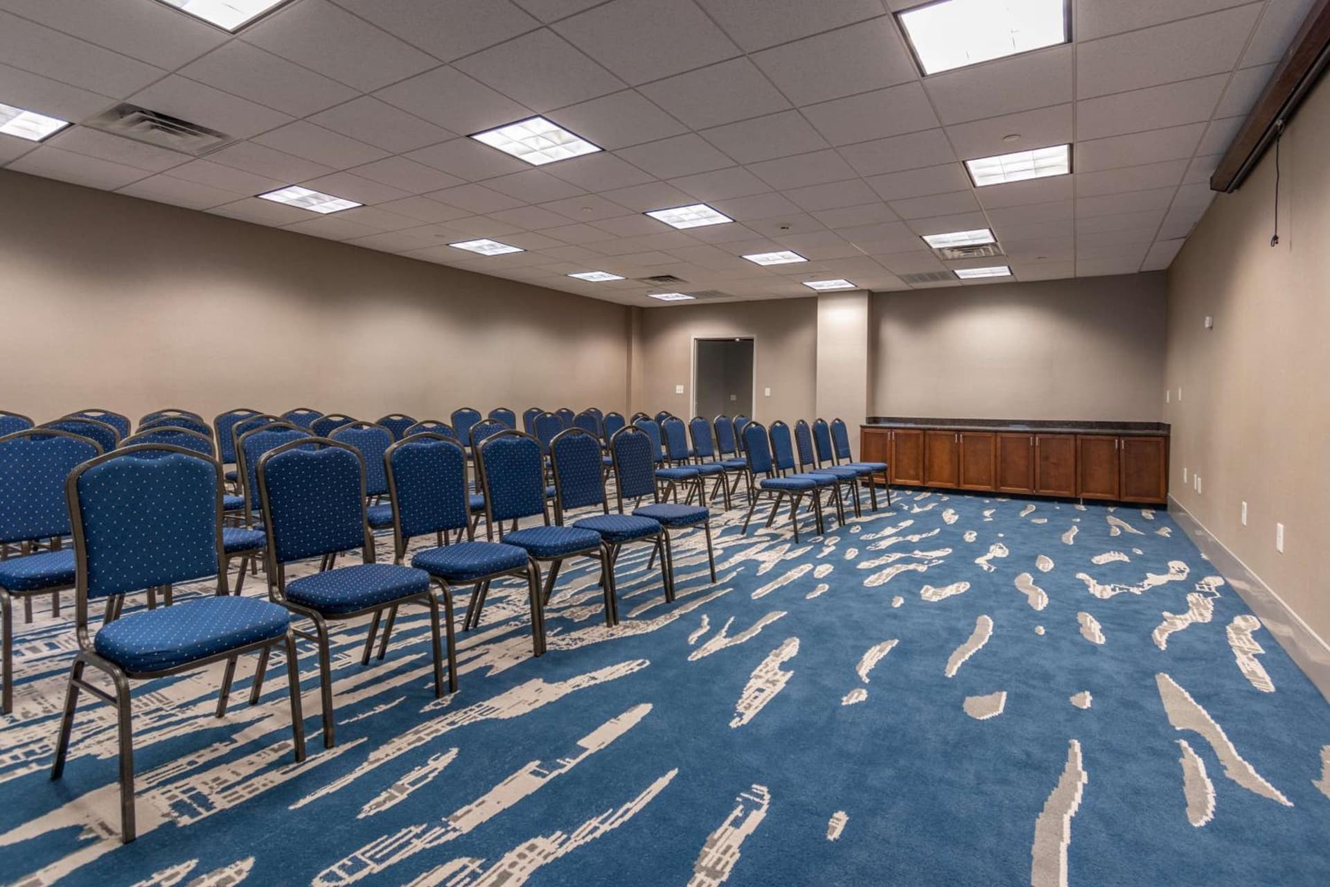 DoubleTree by Hilton New Bern - Riverfront interior in New Bern, NC — gallery photo 2