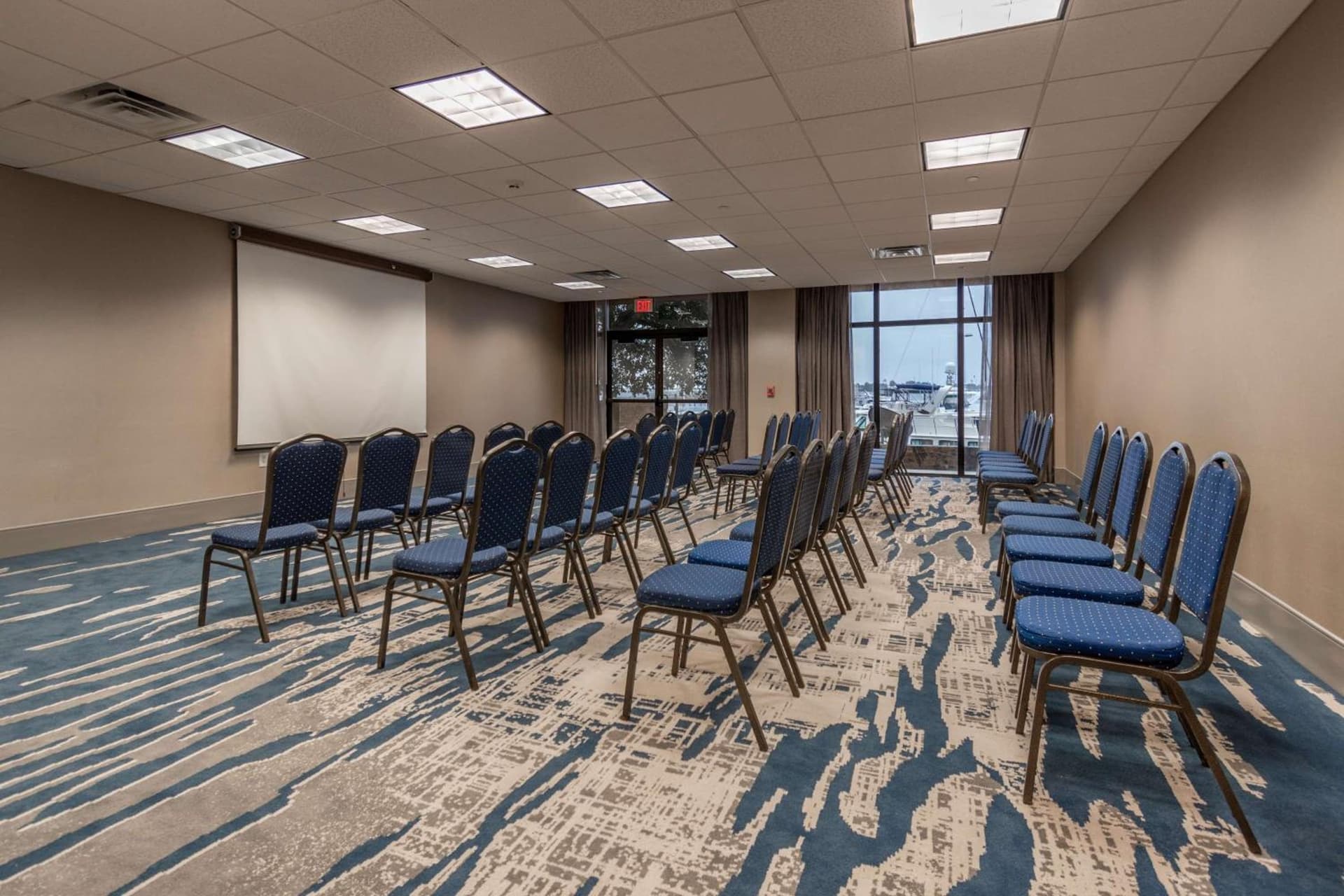 DoubleTree by Hilton New Bern - Riverfront gallery photo in New Bern, NC — image 7