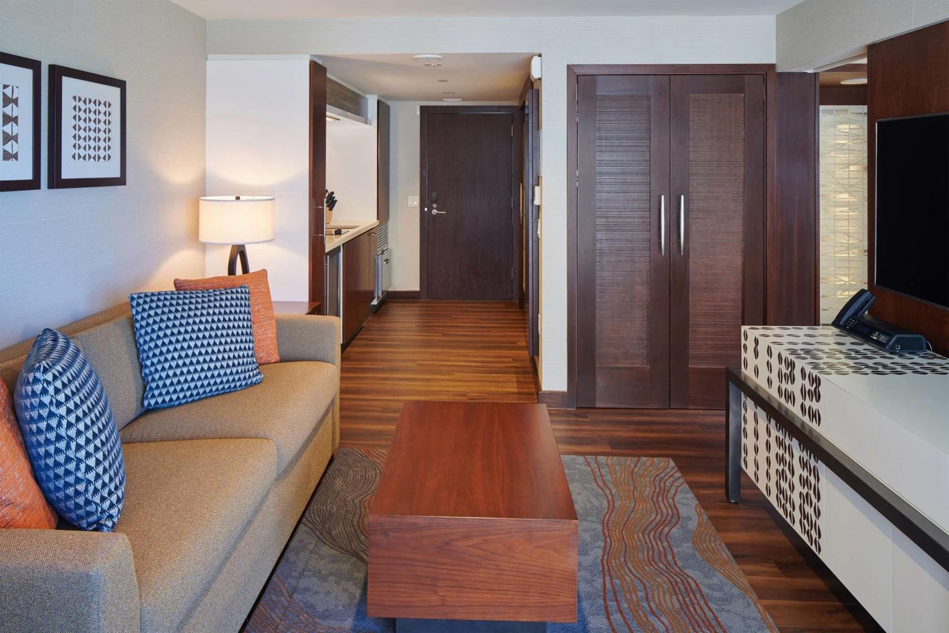 Hilton Grand Vacations Club Hokulani Waikiki Honolulu property views in Honolulu, HI — gallery photo 3