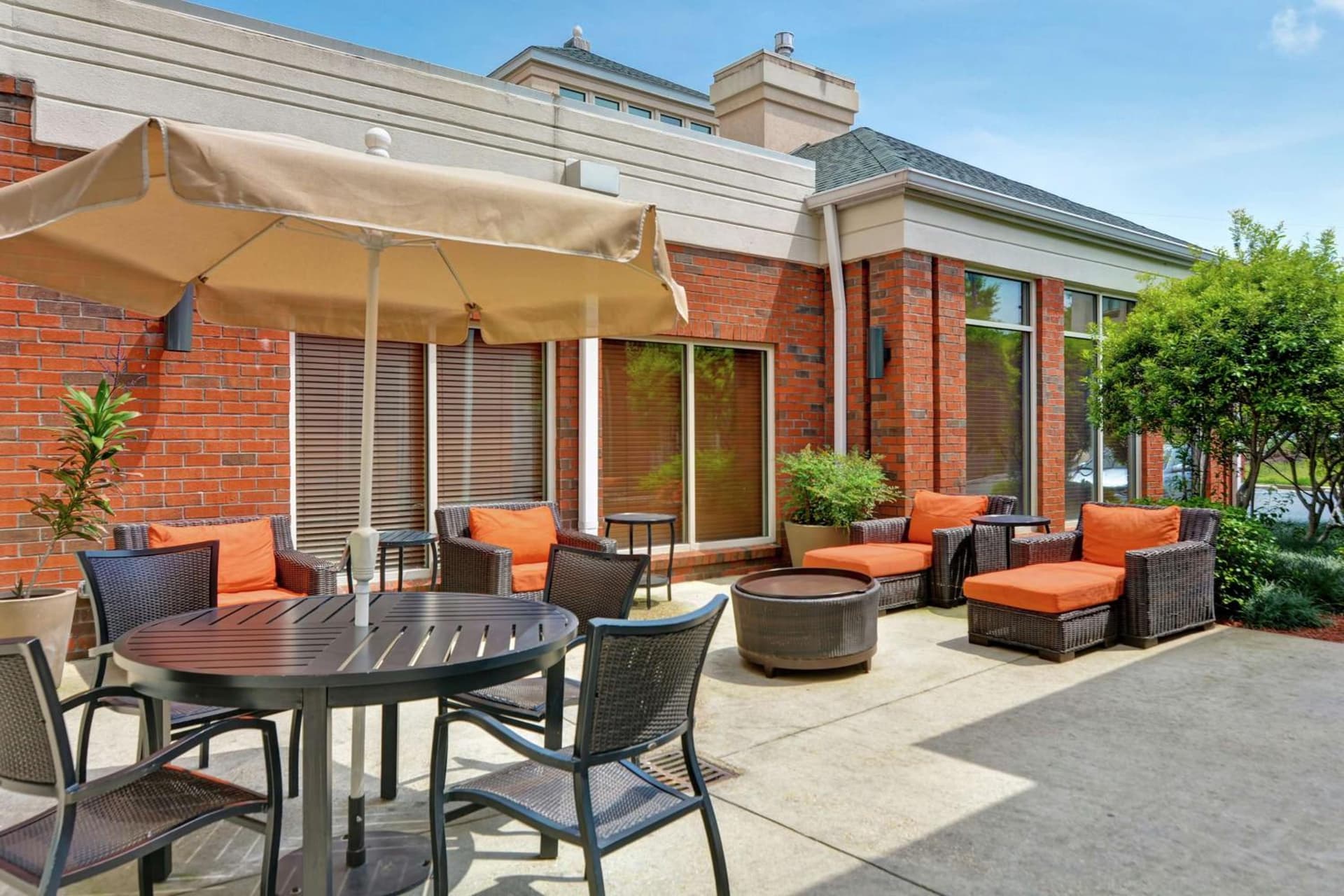 Hilton Garden Inn Hattiesburg interior in Hattiesburg, MS — gallery photo 2