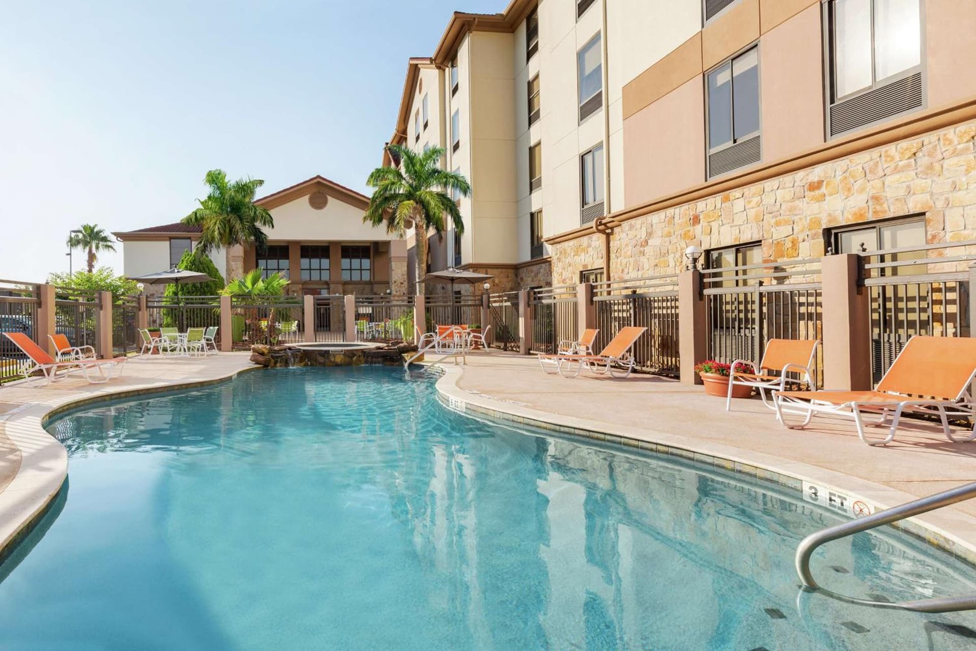 Hampton Inn and Suites Houston Clear Lake NASA gallery photo in Webster, TX — image 36