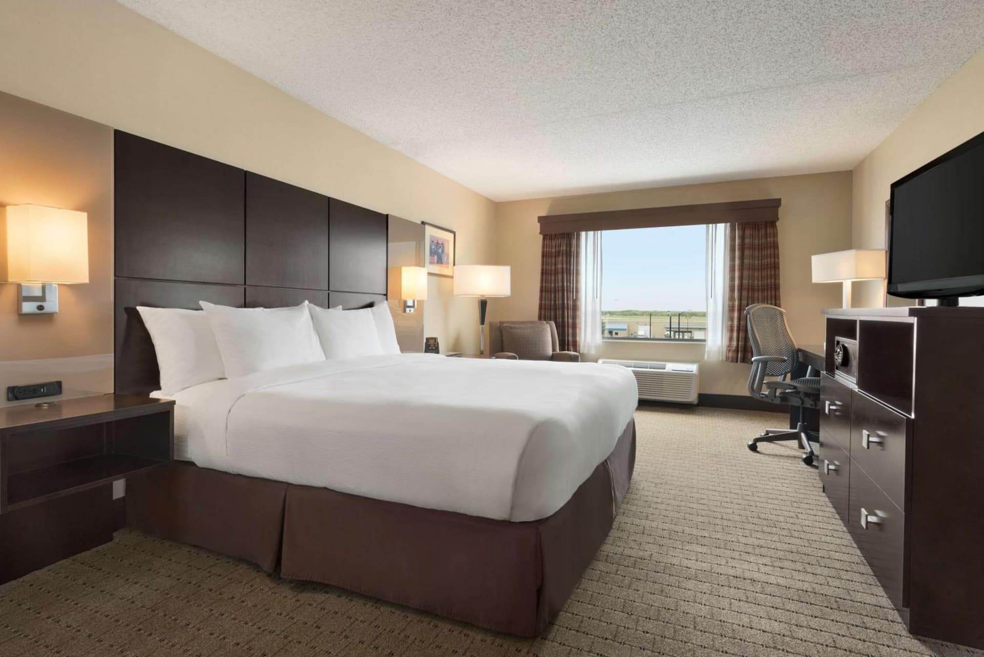 DoubleTree by Hilton Wichita Airport gallery photo in Wichita, KS — image 7
