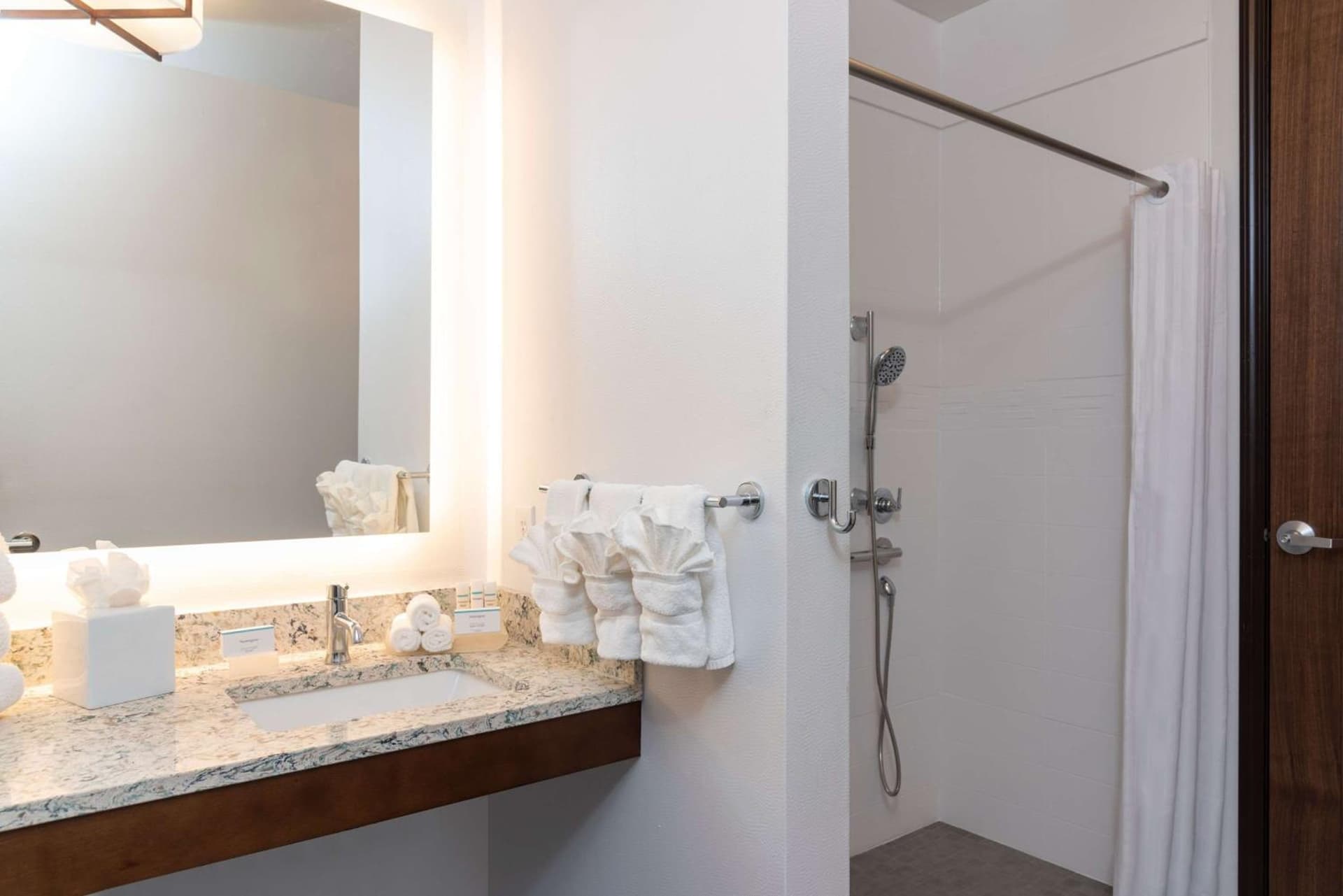 Homewood Suites by Hilton Indianapolis Downtown gallery photo in Indianapolis, IN — image 8