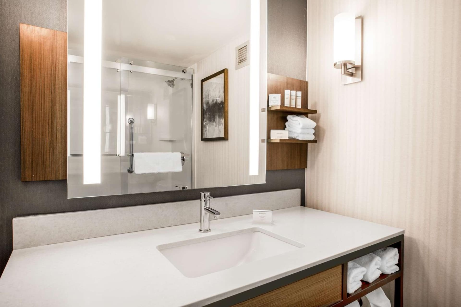 Hilton Garden Inn Islip/MacArthur Airport interior in Ronkonkoma, NY — gallery photo 2