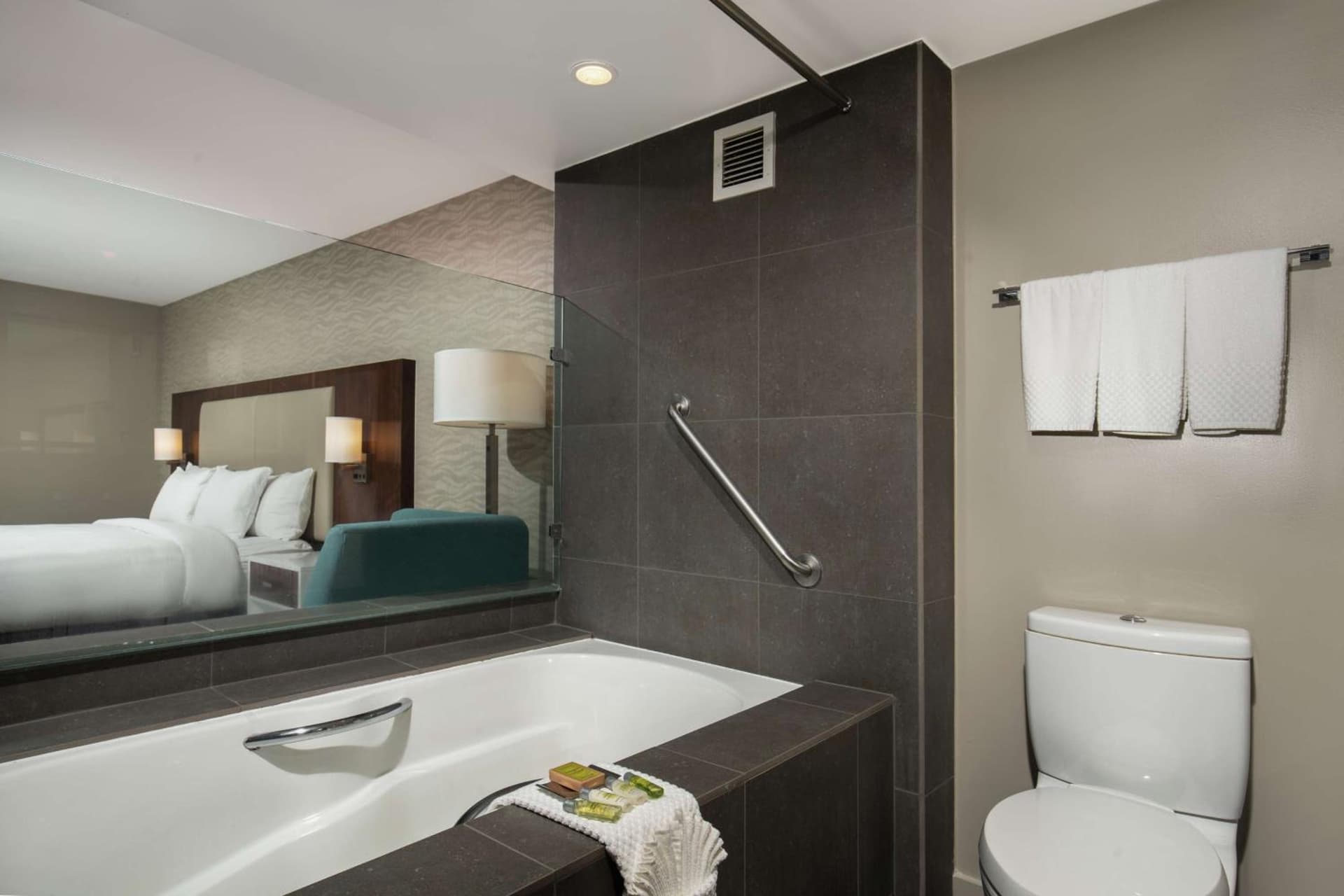 DoubleTree by Hilton Monrovia - Pasadena Area gallery photo in Monrovia, CA — image 6