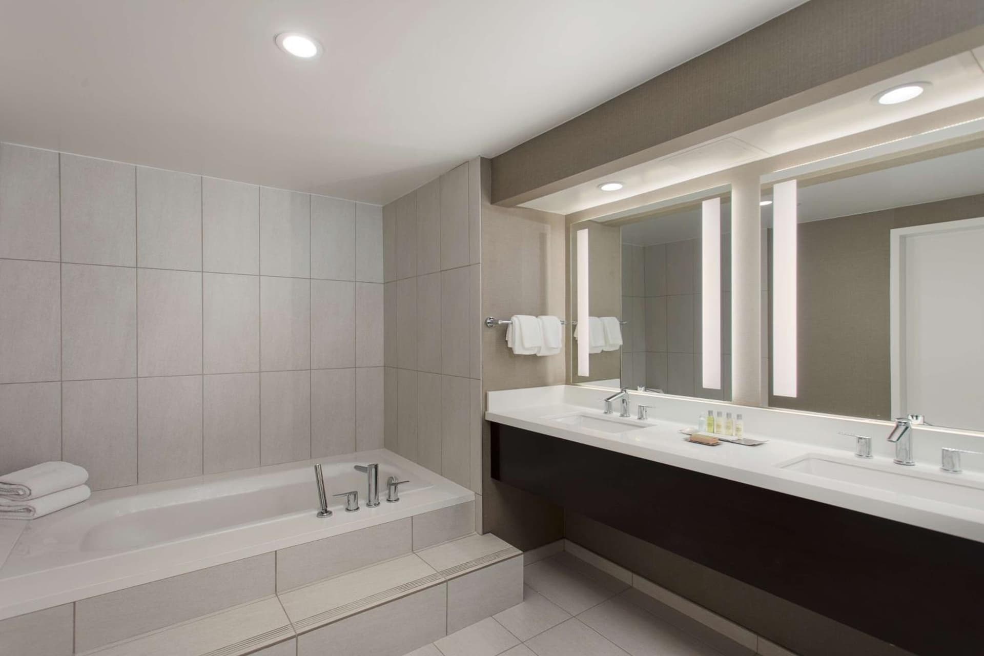 DoubleTree by Hilton Los Angeles Norwalk gallery photo in Norwalk, CA — image 8
