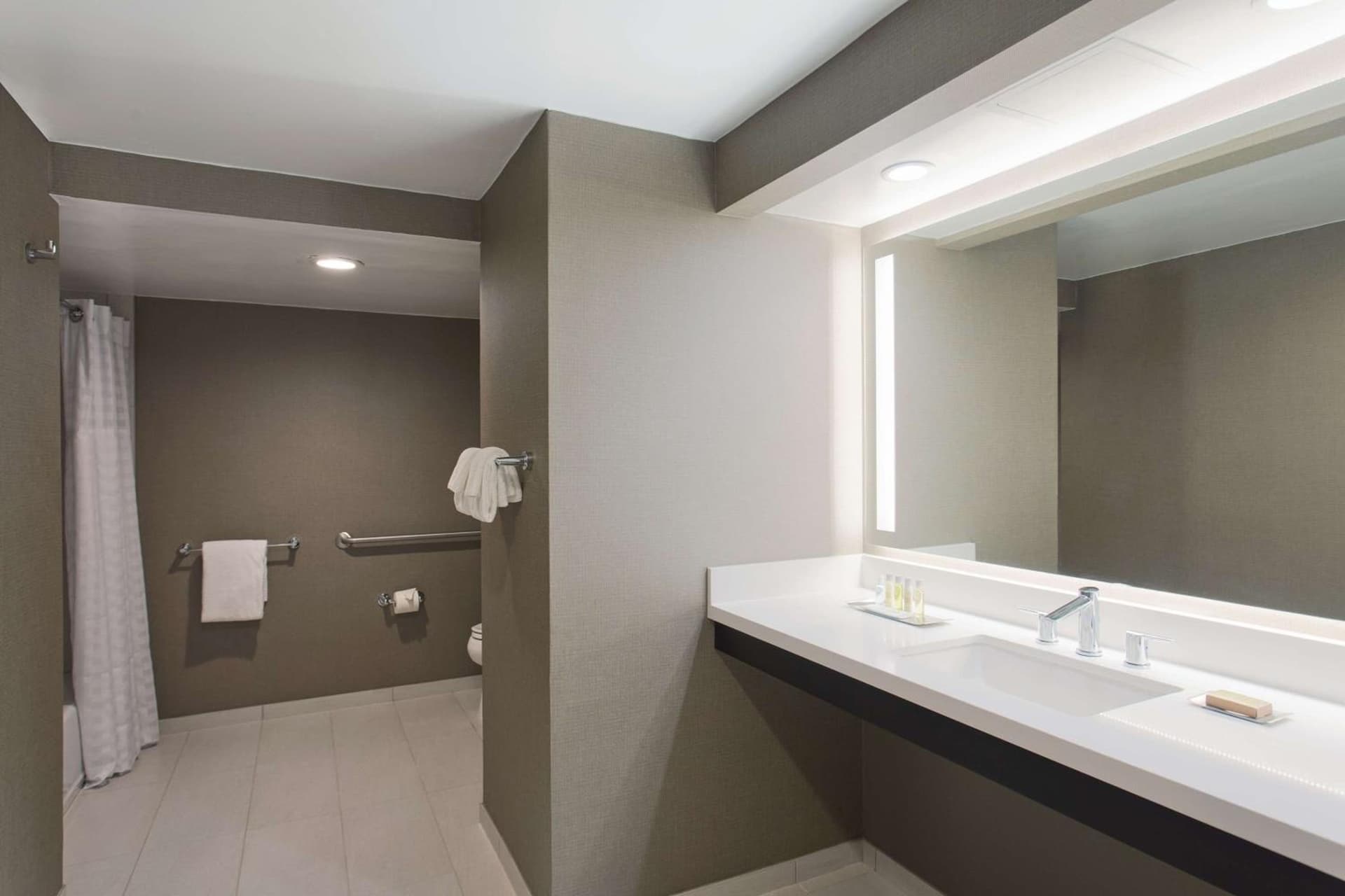 DoubleTree by Hilton Los Angeles Norwalk gallery photo in Norwalk, CA — image 70
